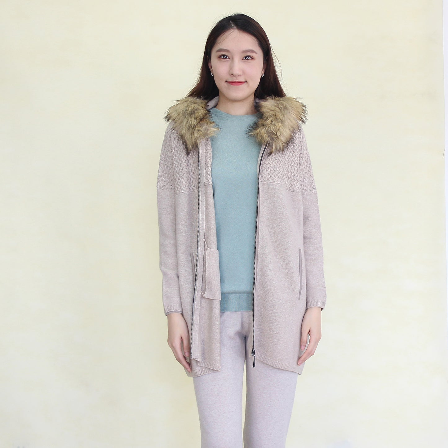 Women's cashmere coat with fox fur trim