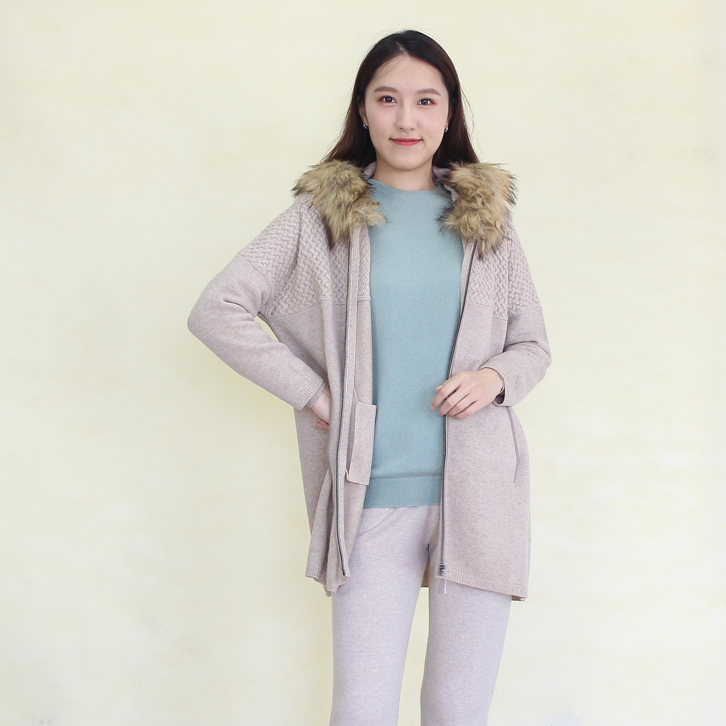 Women's cashmere coat with fox fur trim