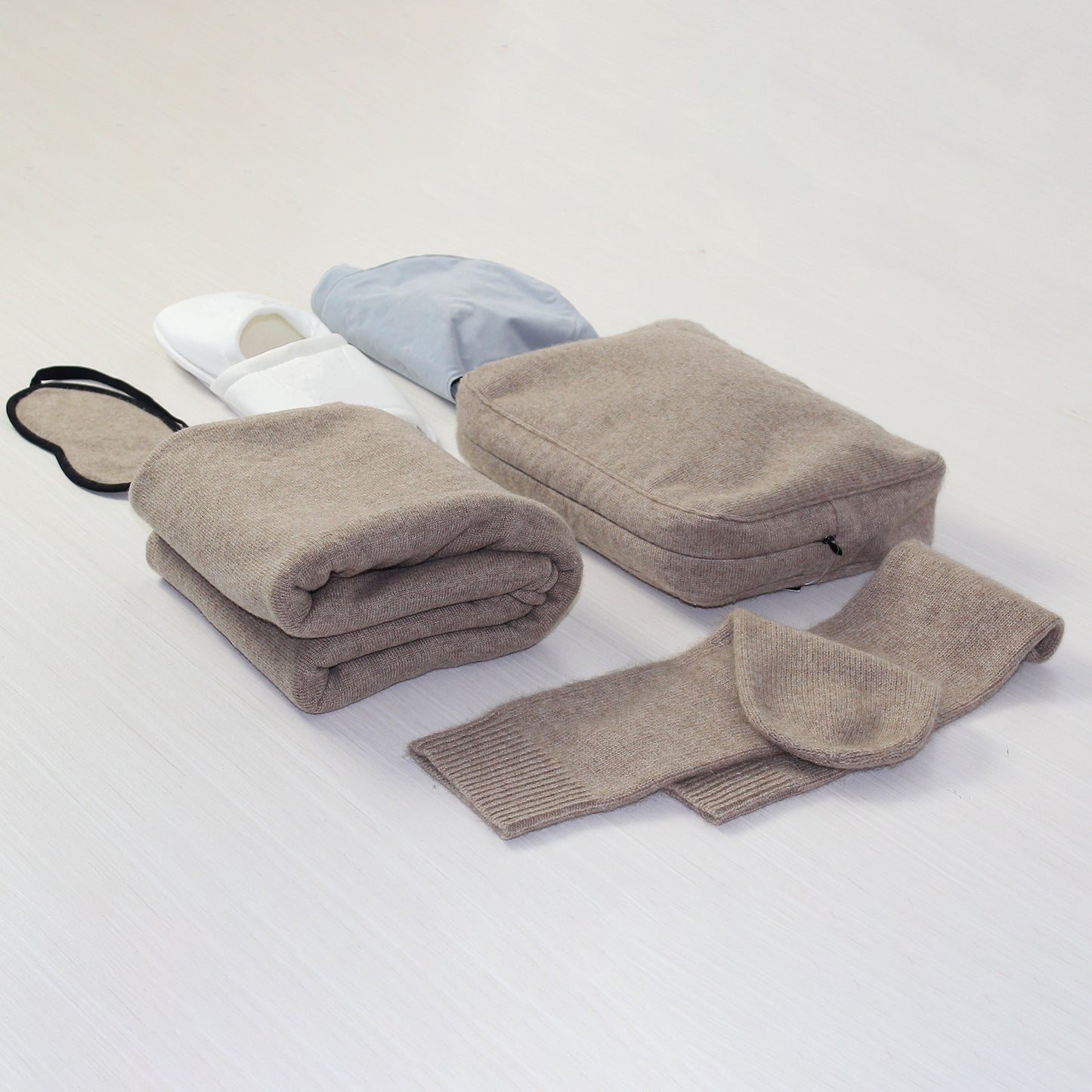 Your travel sets made of cashmere