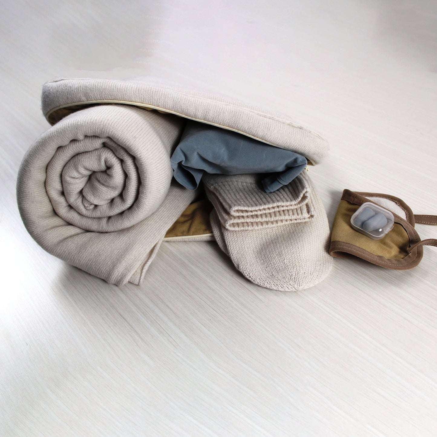 Your travel sets made of cashmere