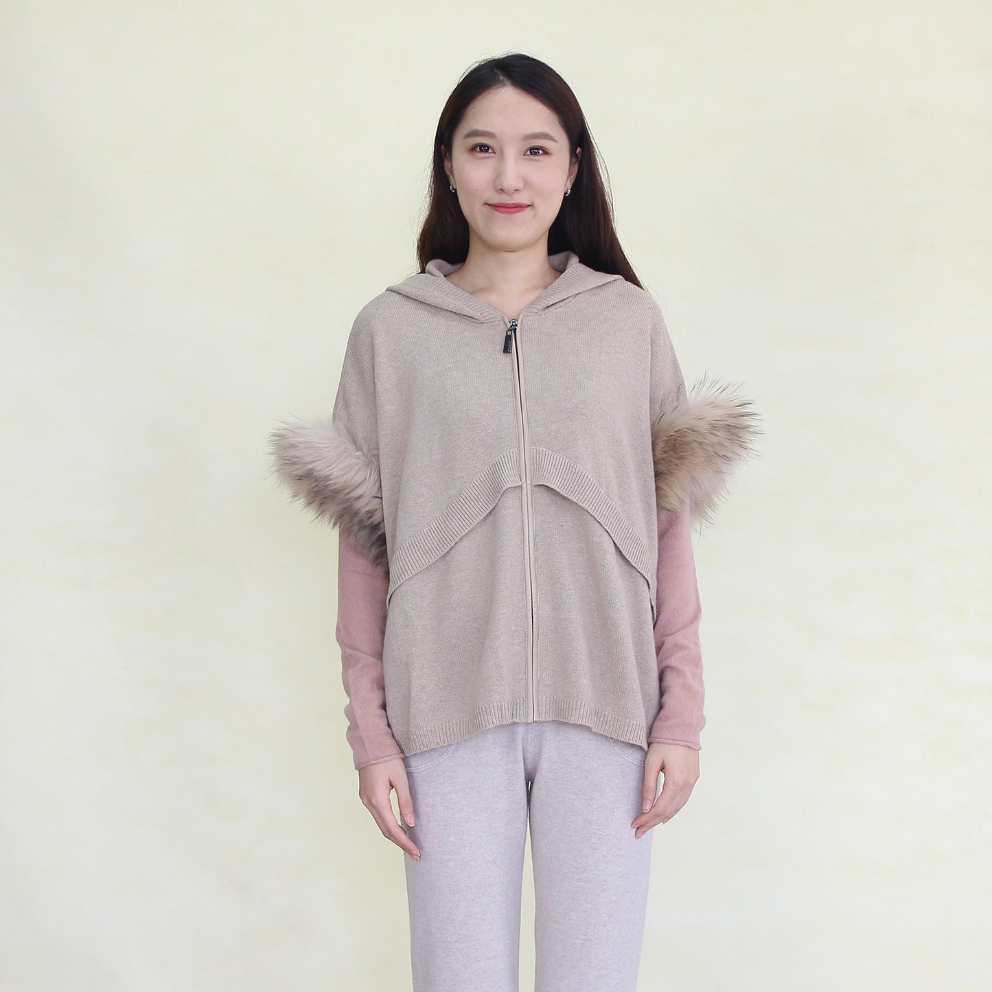 Women's cashmere cardigan with fox fur trim