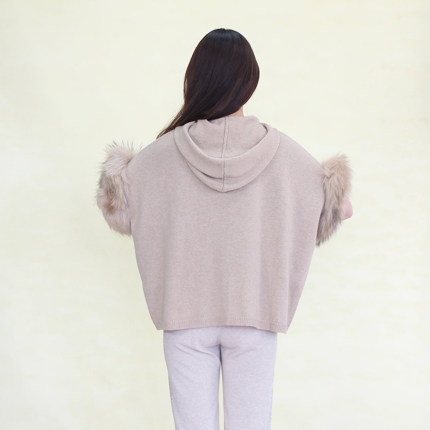 Women's cashmere cardigan with fox fur trim