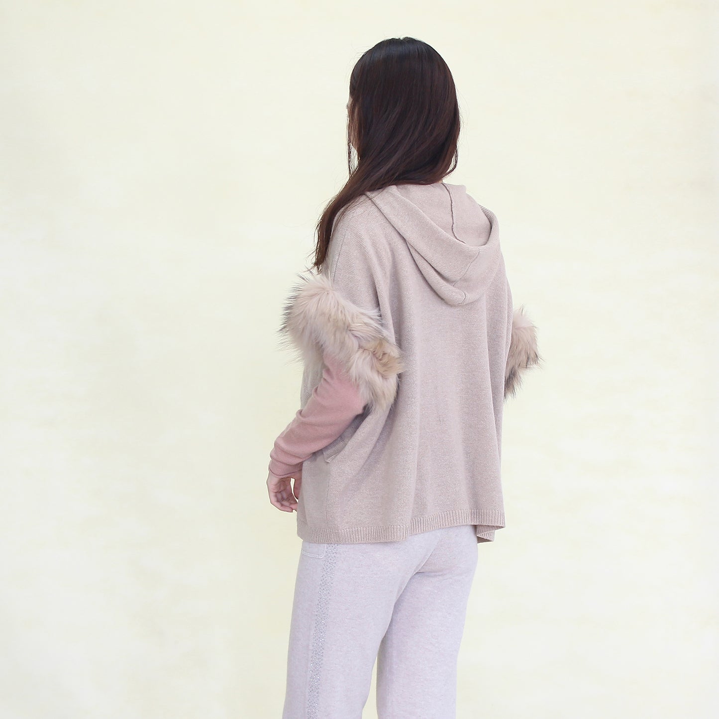 Women's cashmere cardigan with fox fur trim