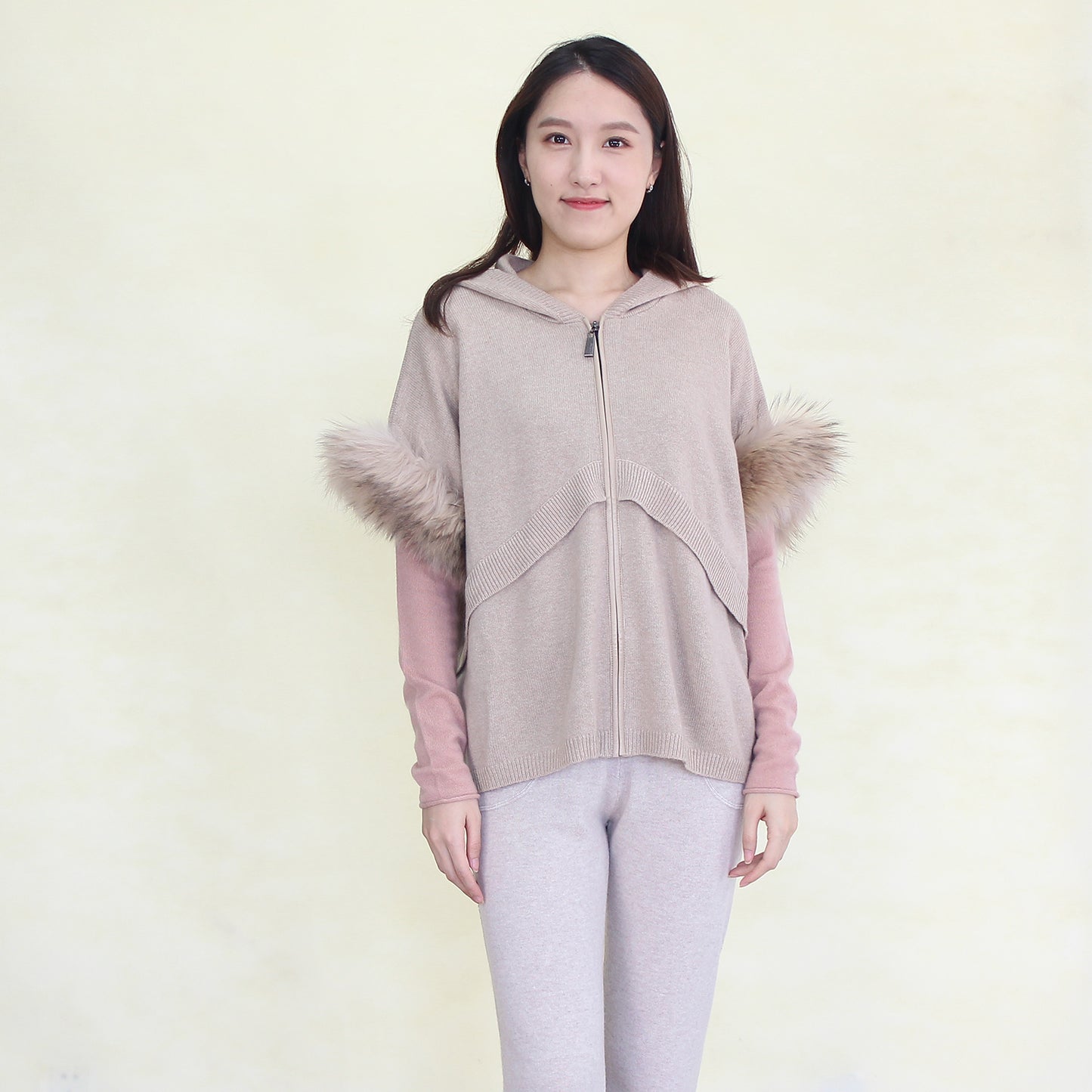 Women's cashmere cardigan with fox fur trim