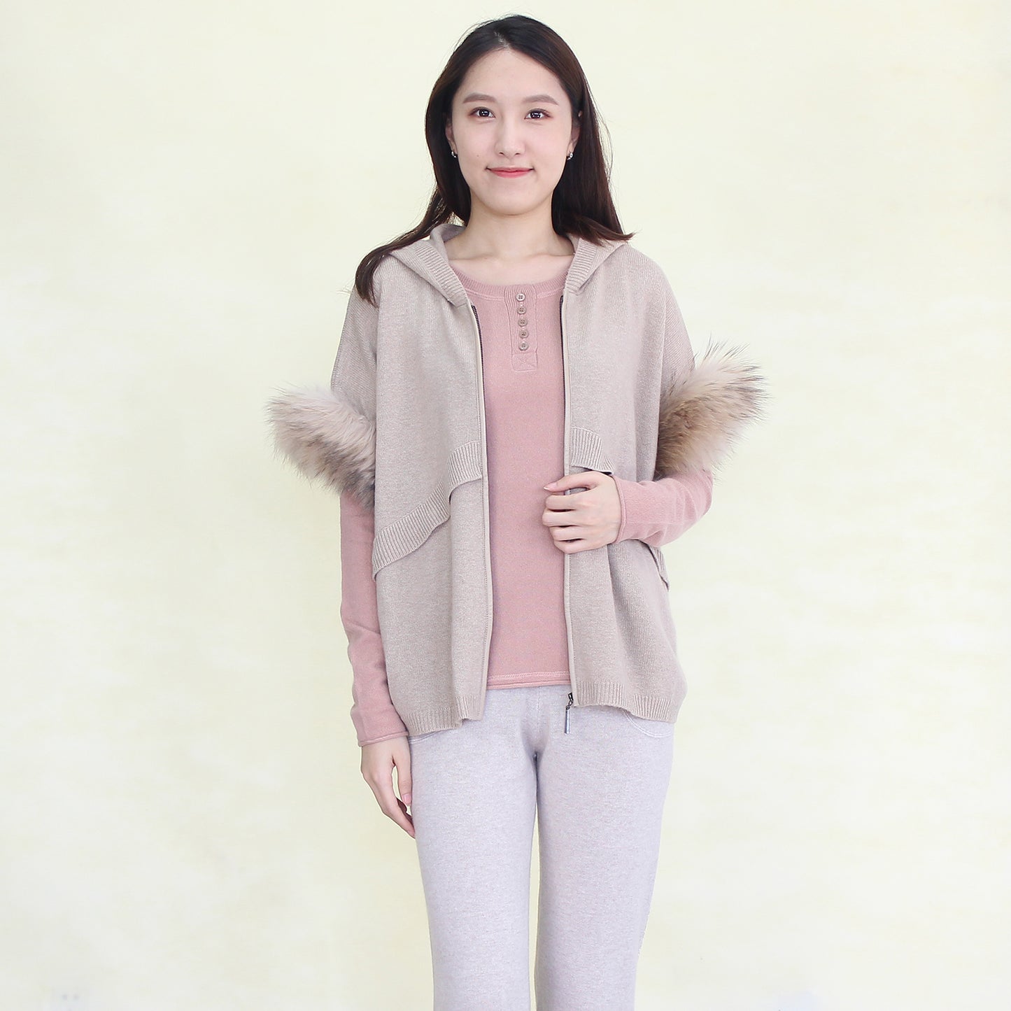 Women's cashmere cardigan with fox fur trim