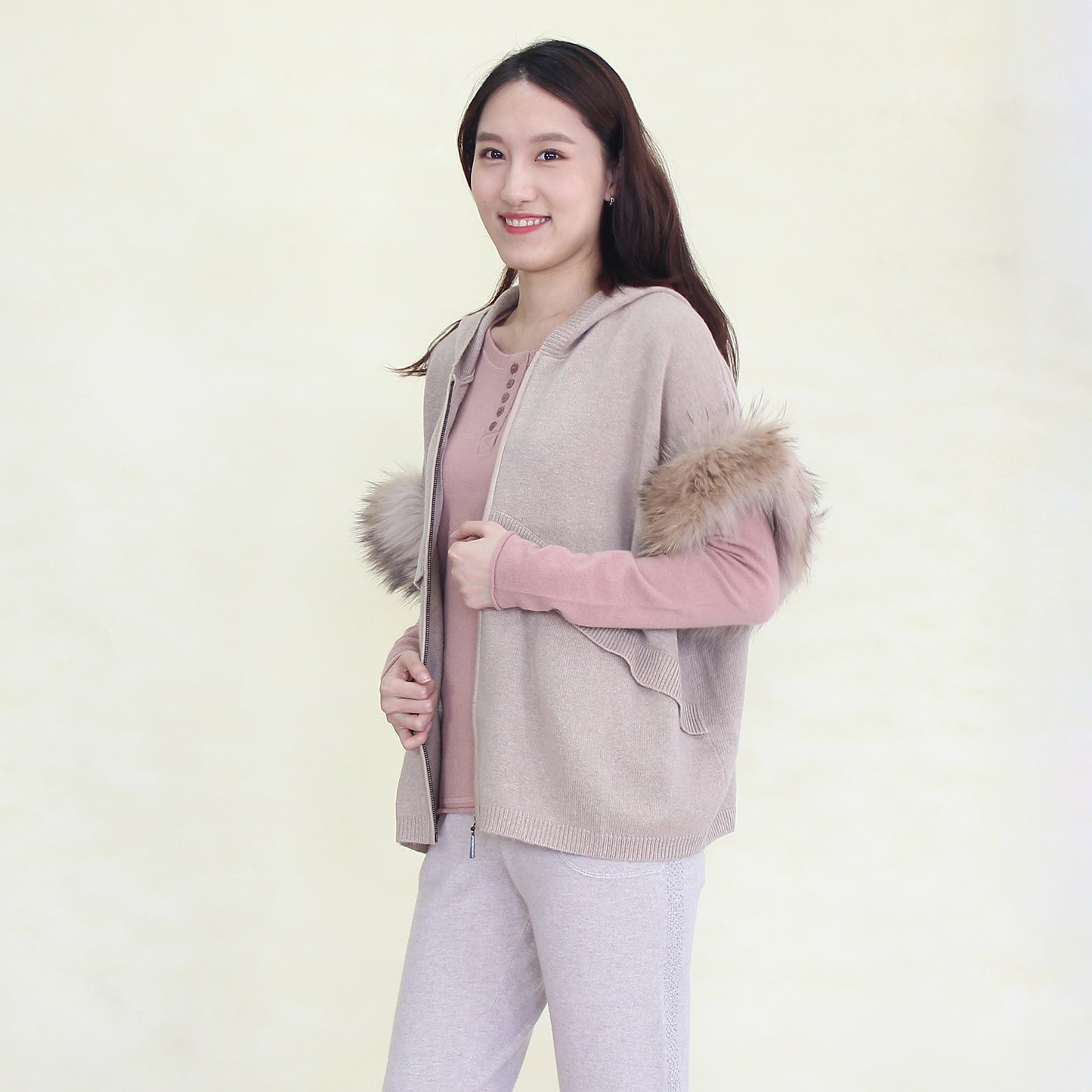 Women's cashmere cardigan with fox fur trim