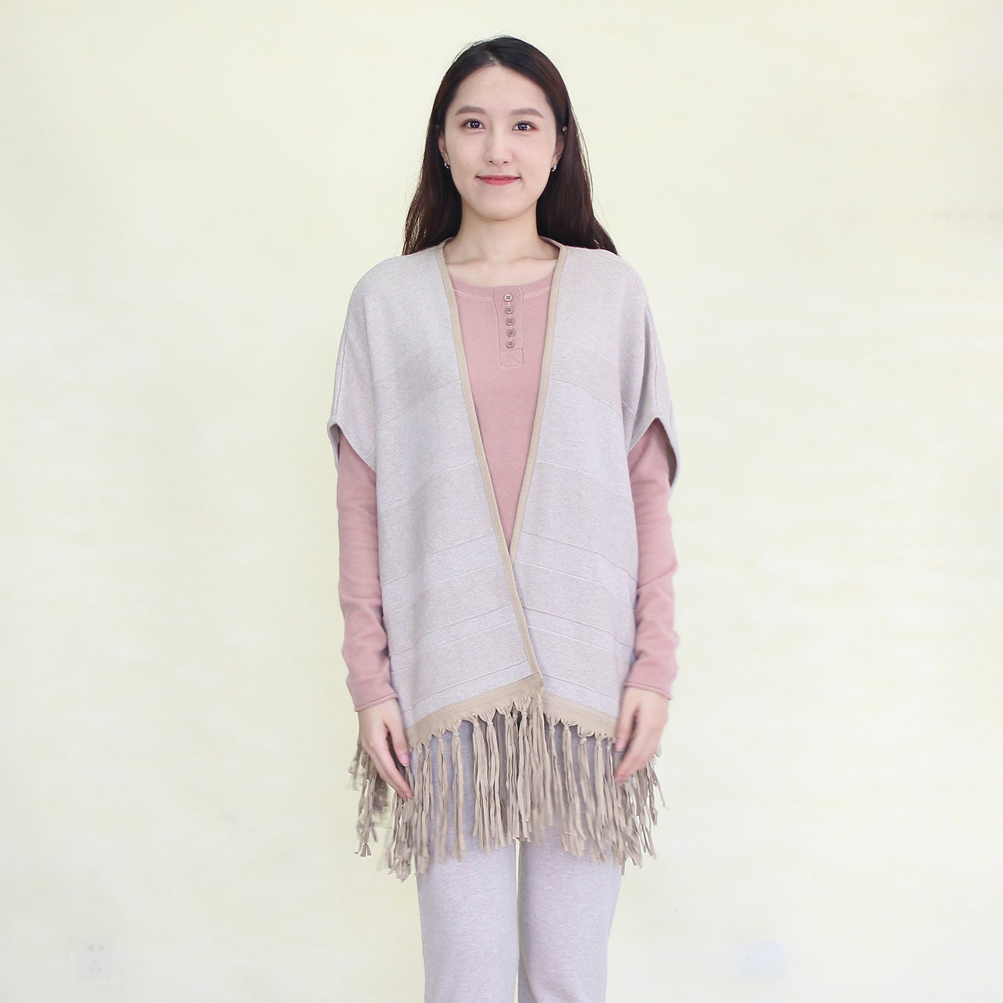 Women's cashmere shawl with sheepskin tassels