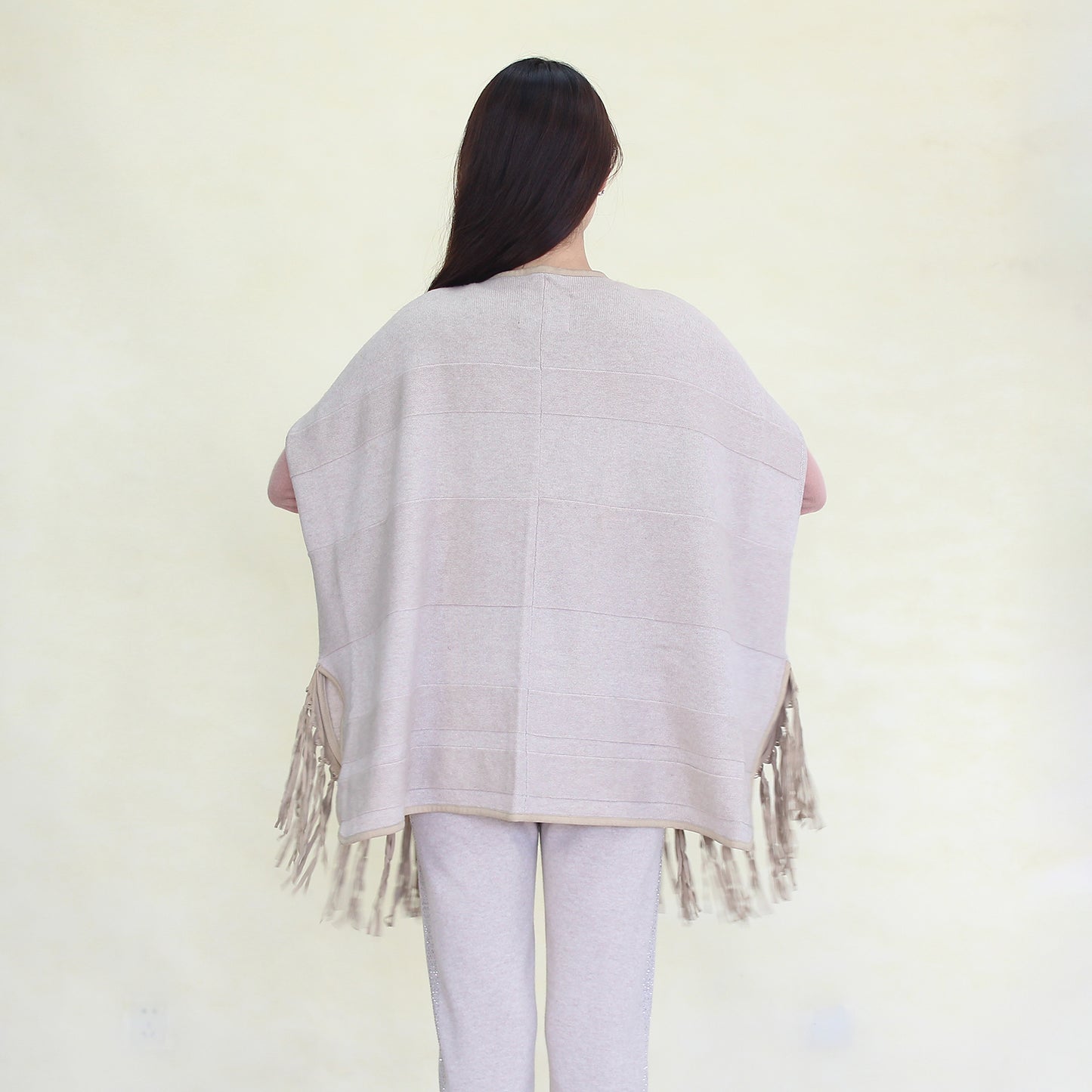 Women's cashmere shawl with sheepskin tassels