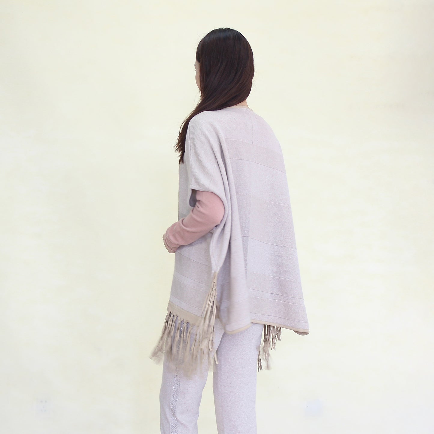 Women's cashmere shawl with sheepskin tassels