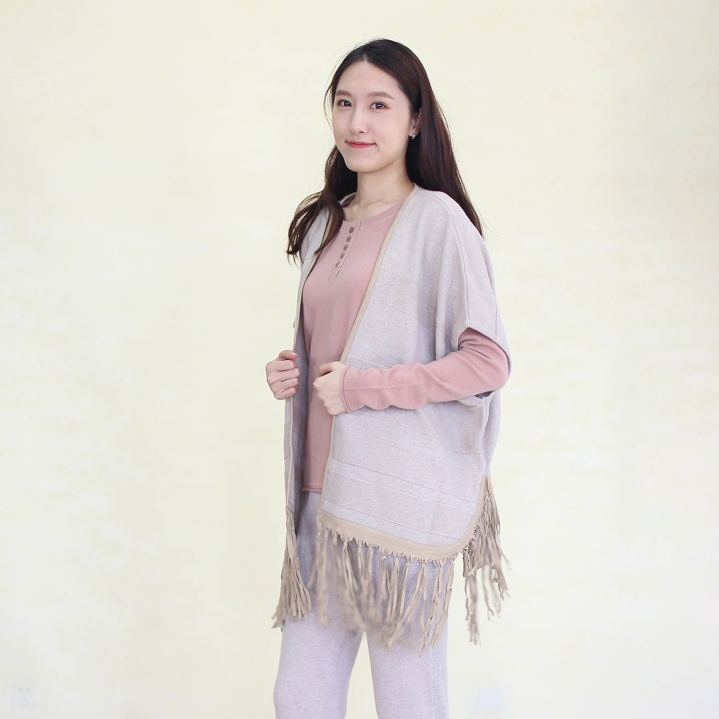 Women's cashmere shawl with sheepskin tassels