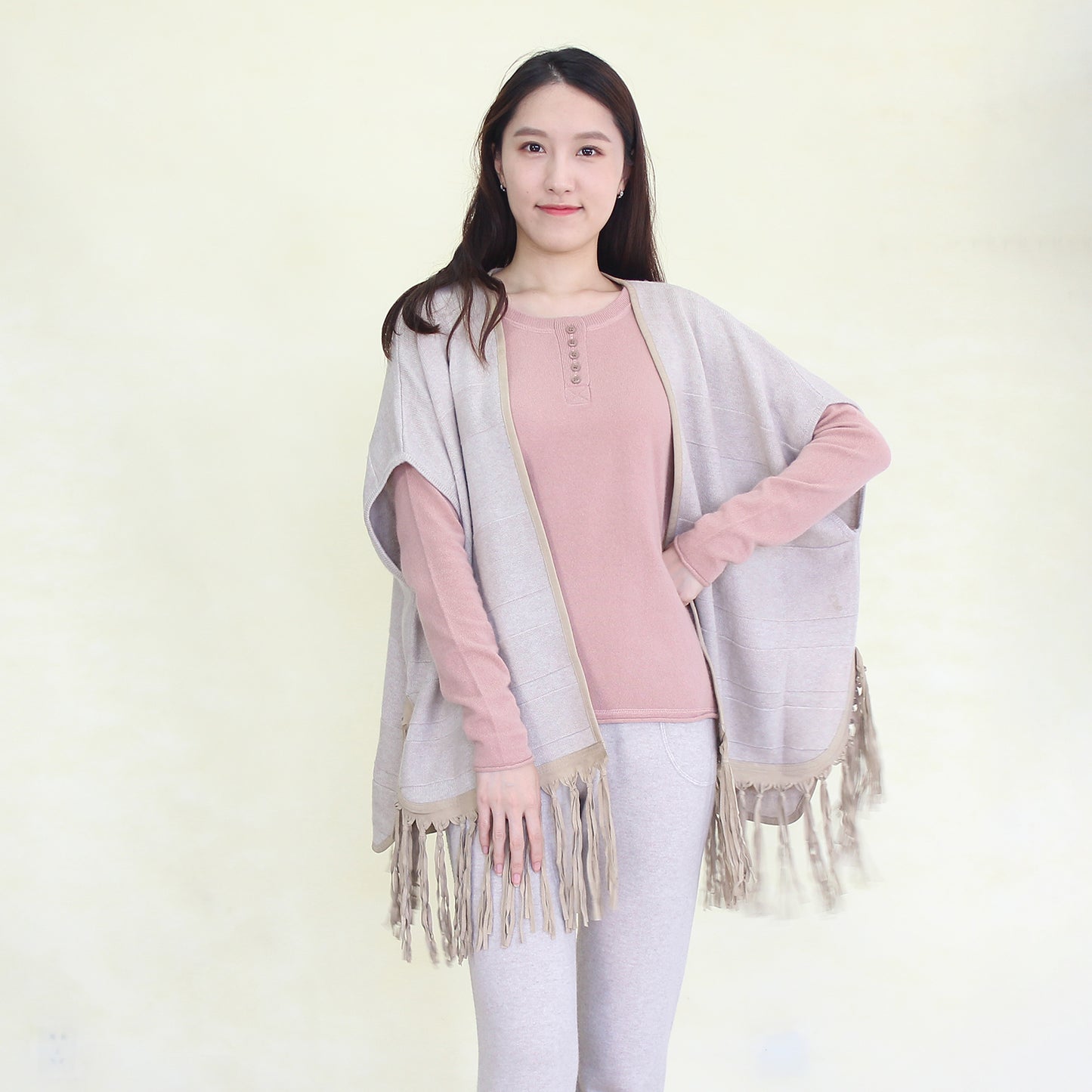 Women's cashmere shawl with sheepskin tassels