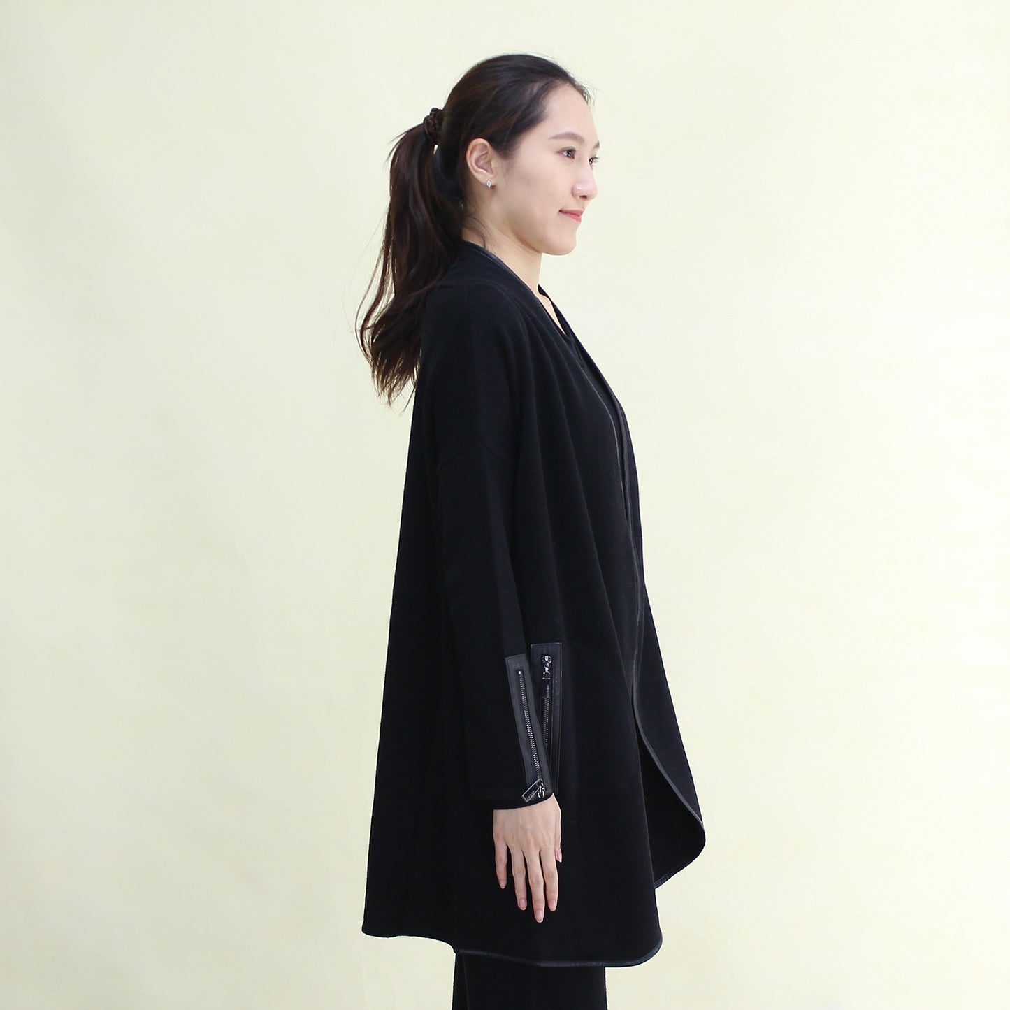 Women's cashmere coat with leather