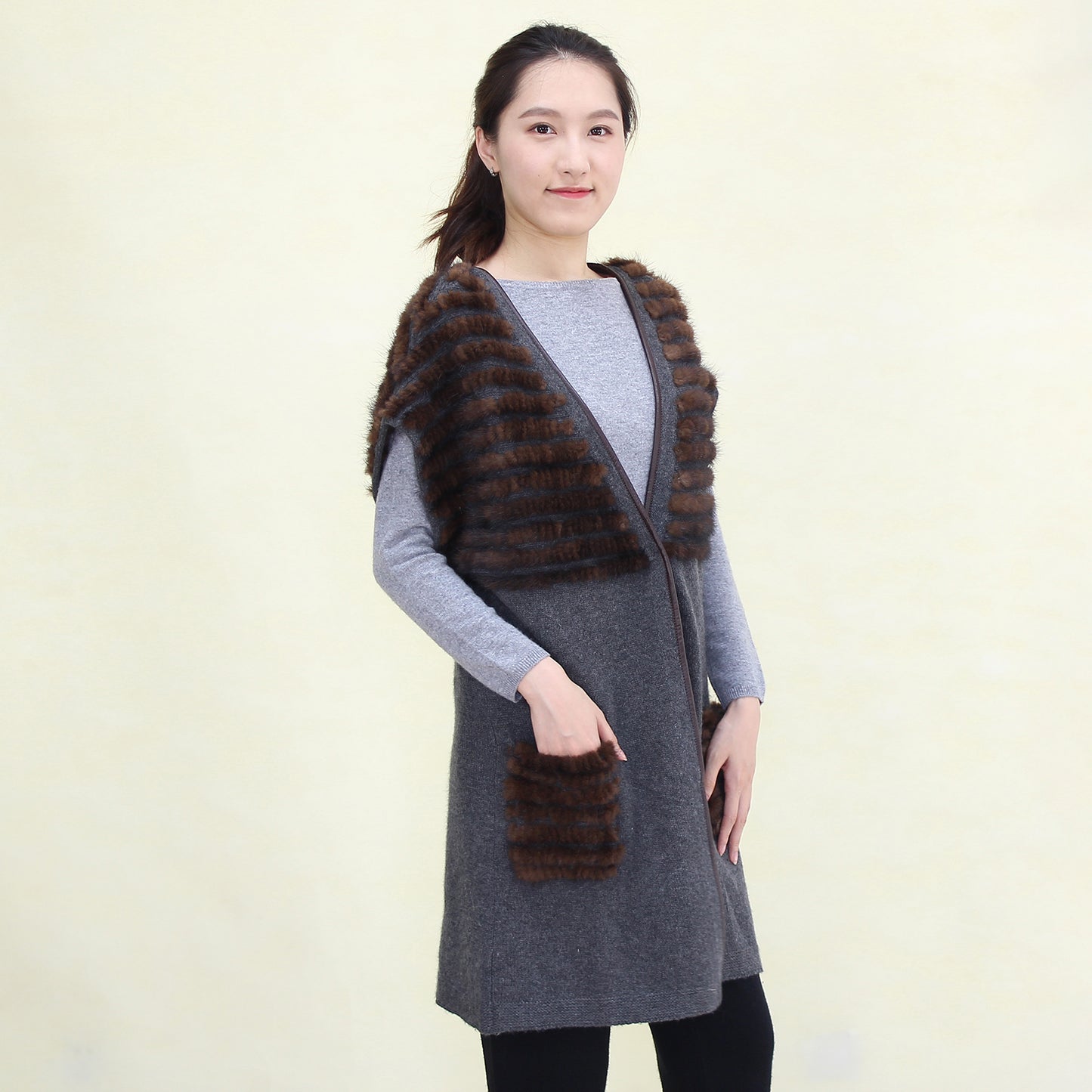 Women's cashmere with mink cardigan vest