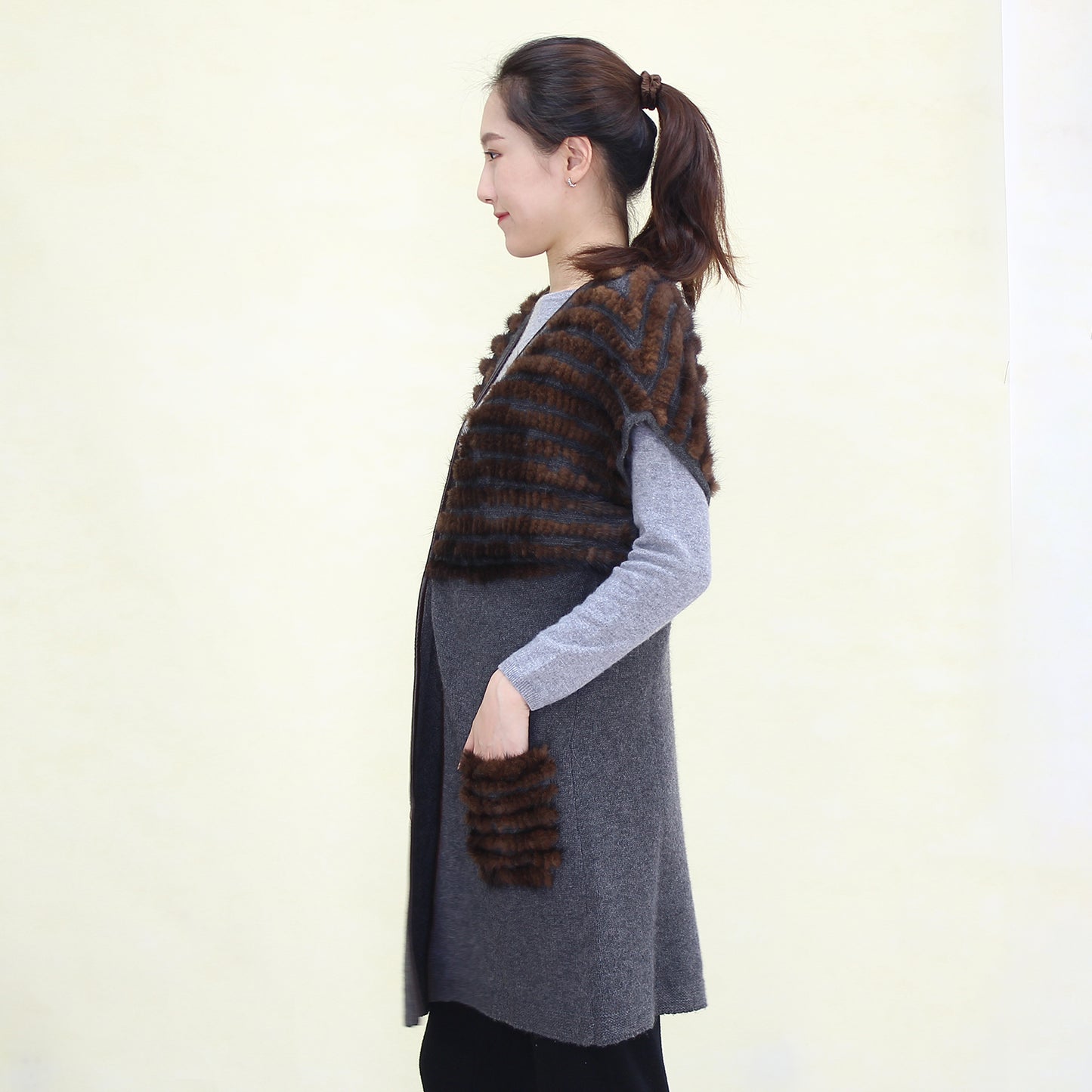 Women's cashmere with mink cardigan vest