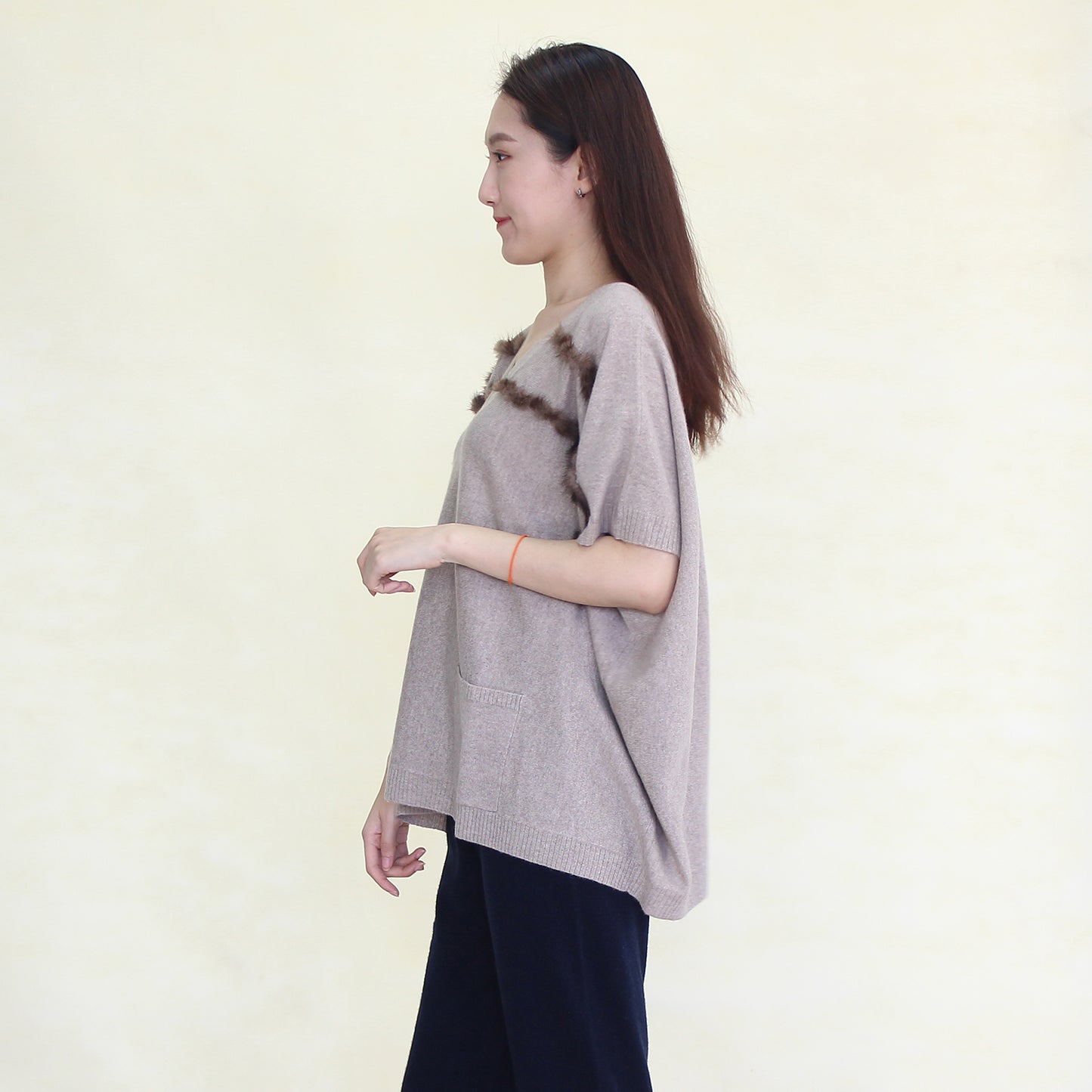 Women's cashmere pullover with mink strip