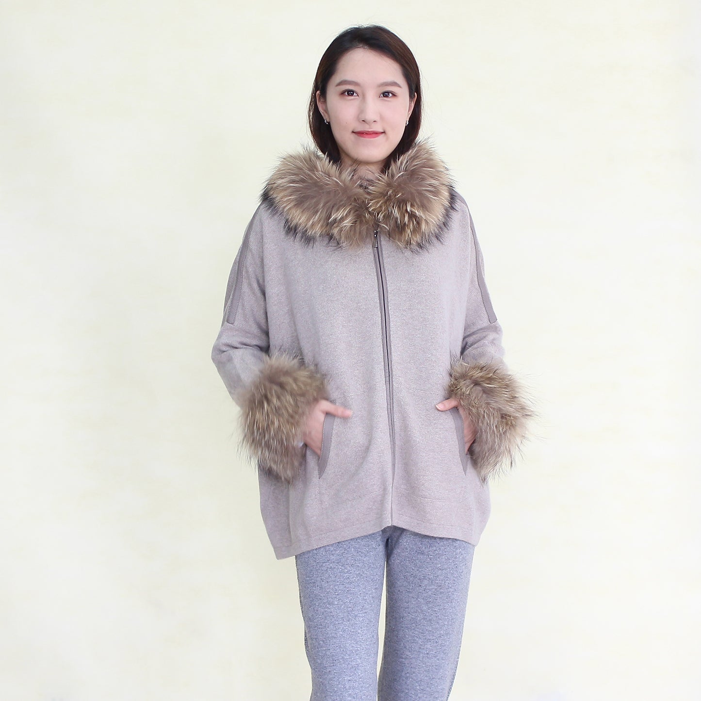 Women's cashmere coat with fox collar
