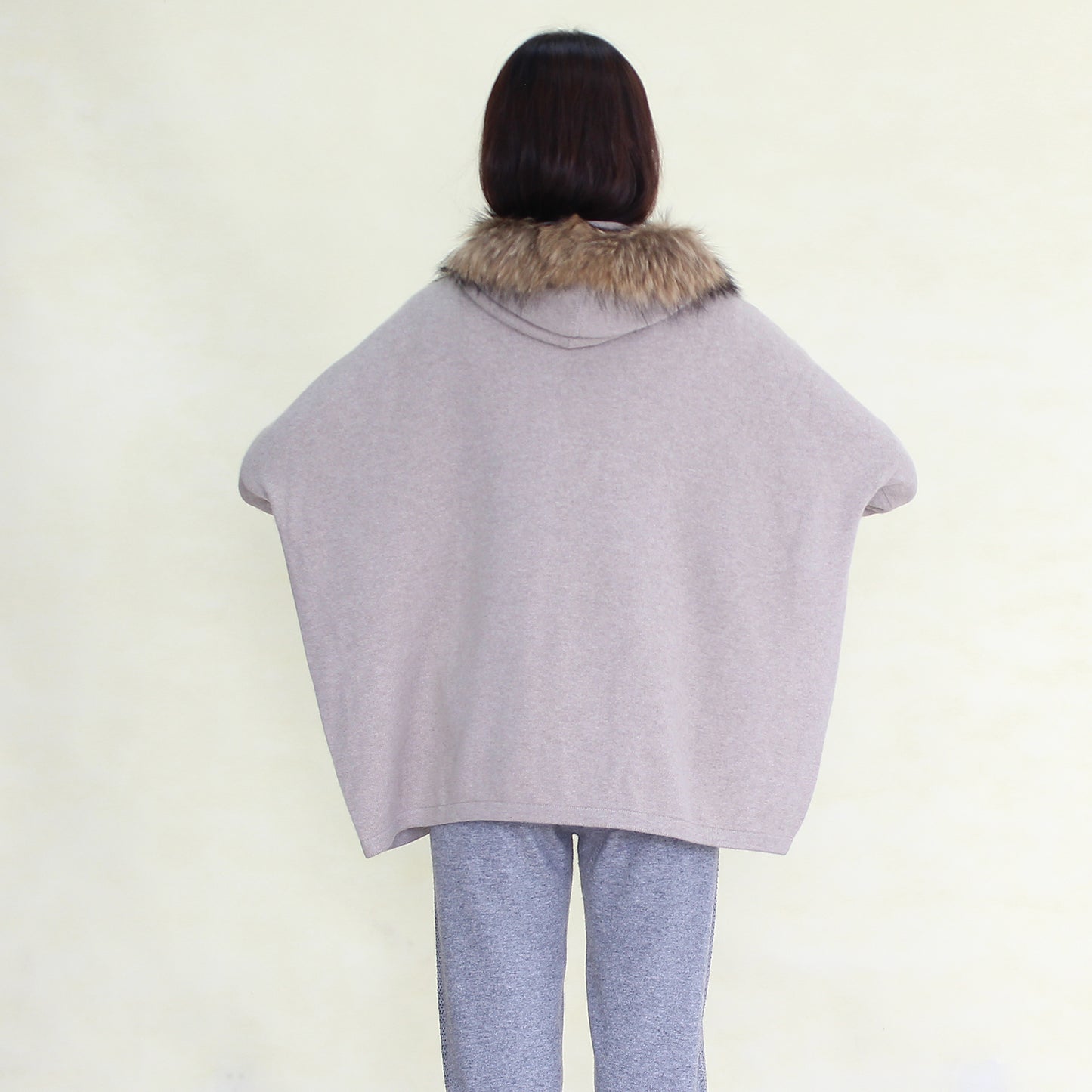 Women's cashmere coat with fox collar