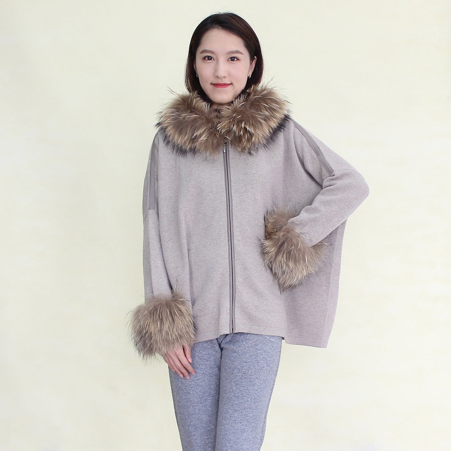Women's cashmere coat with fox collar