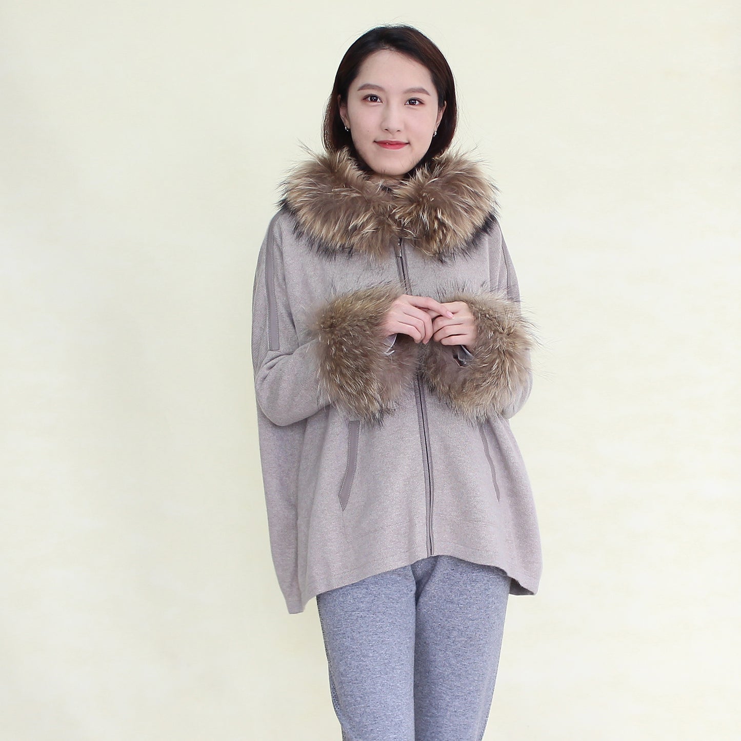 Women's cashmere coat with fox collar