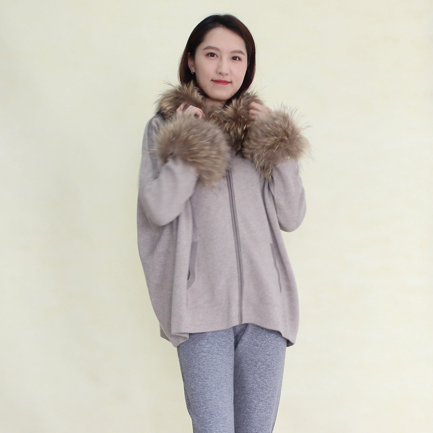 Women's cashmere coat with fox collar