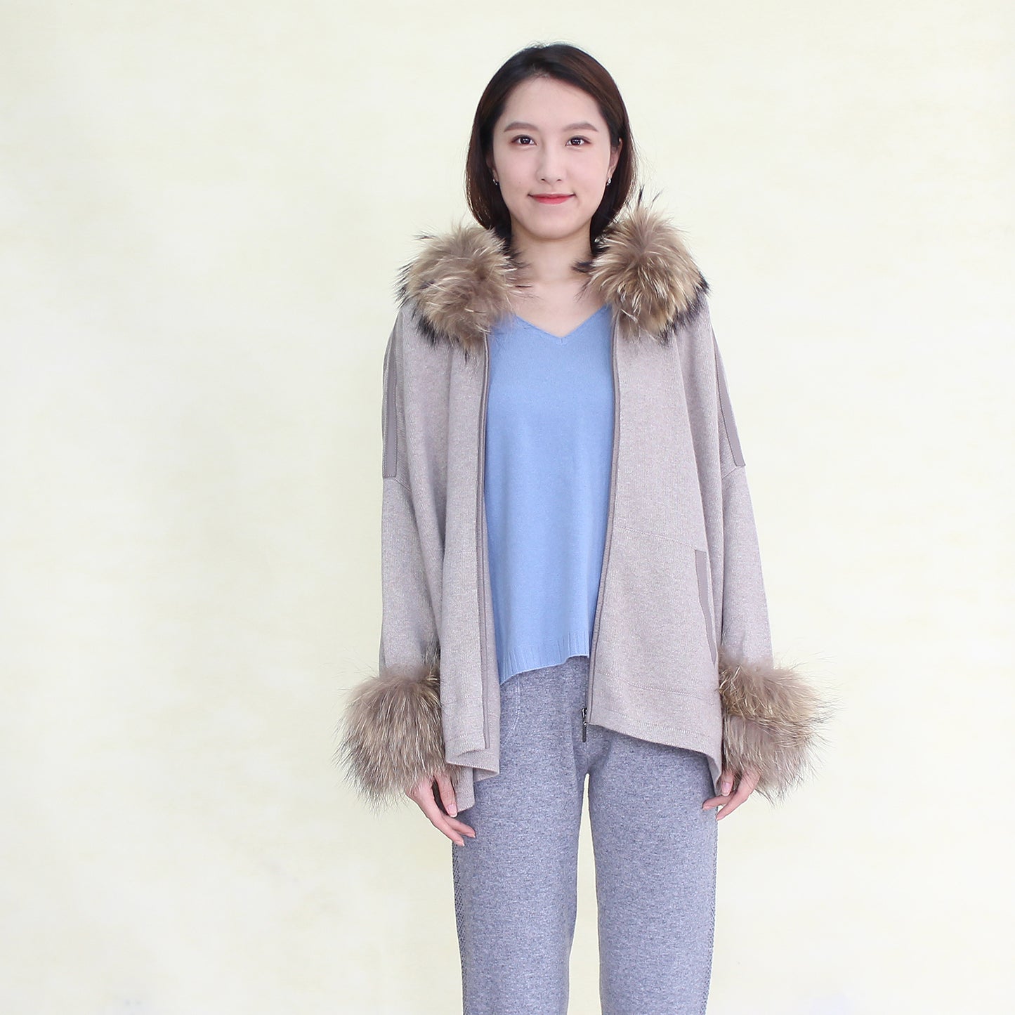 Women's cashmere coat with fox collar