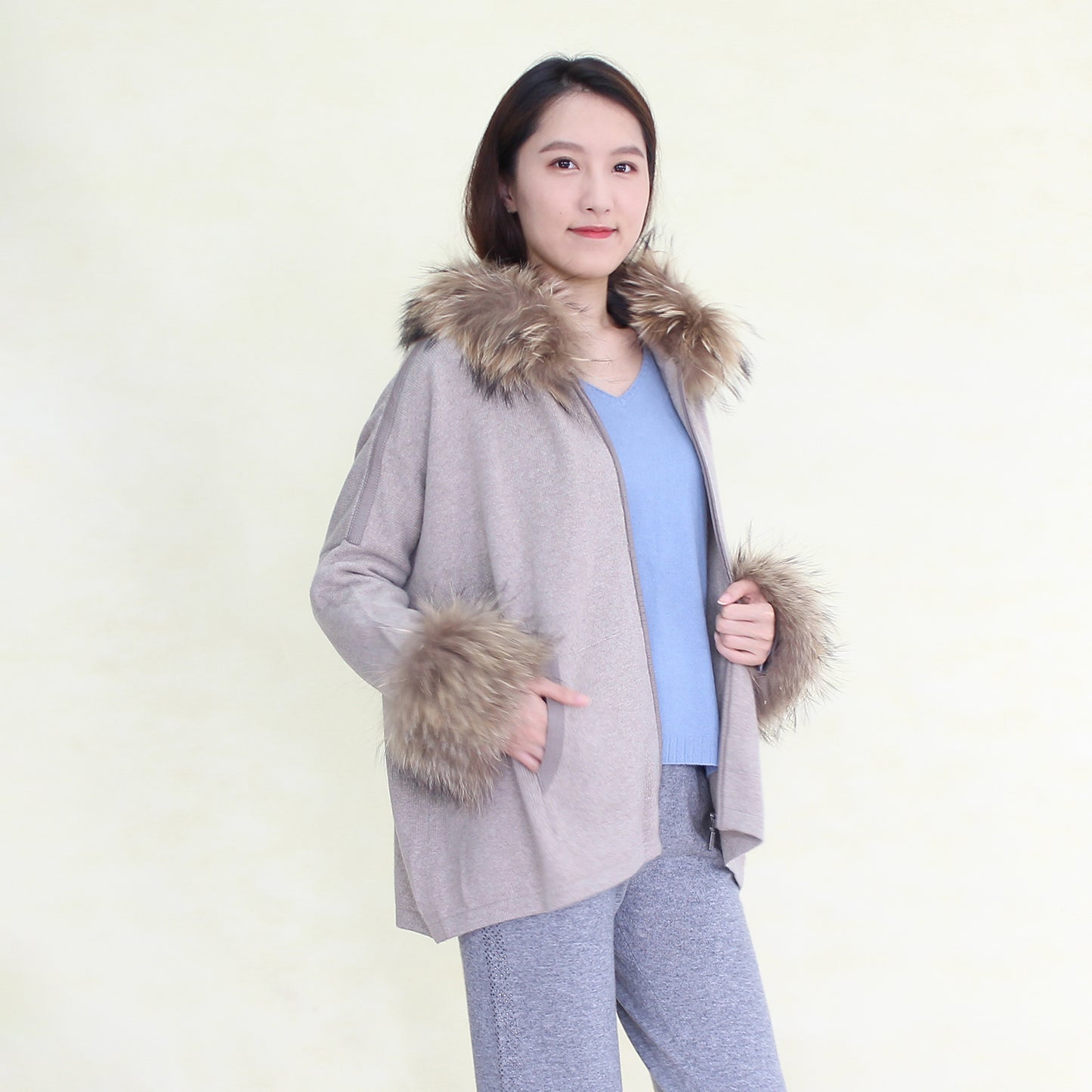 Women's cashmere coat with fox collar