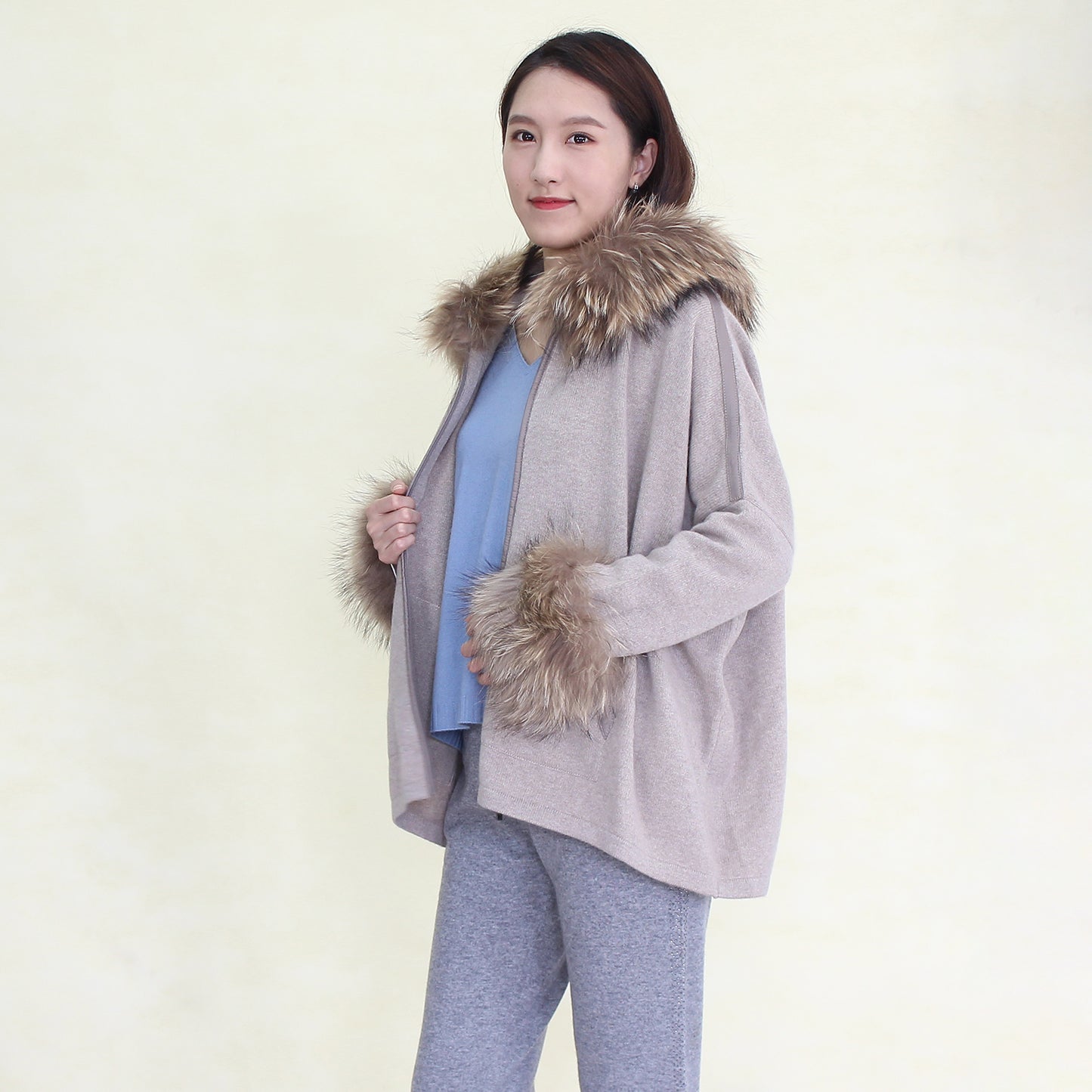 Women's cashmere coat with fox collar