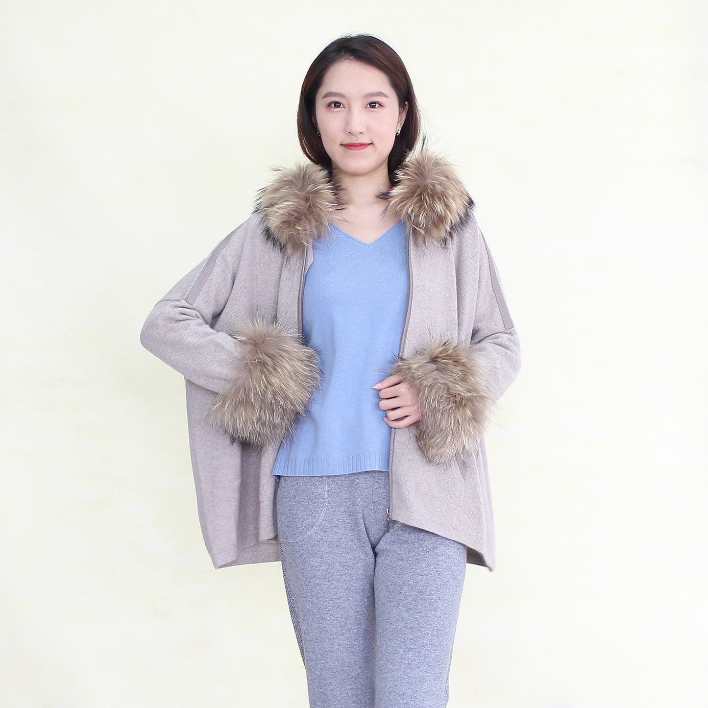 Women's cashmere coat with fox collar