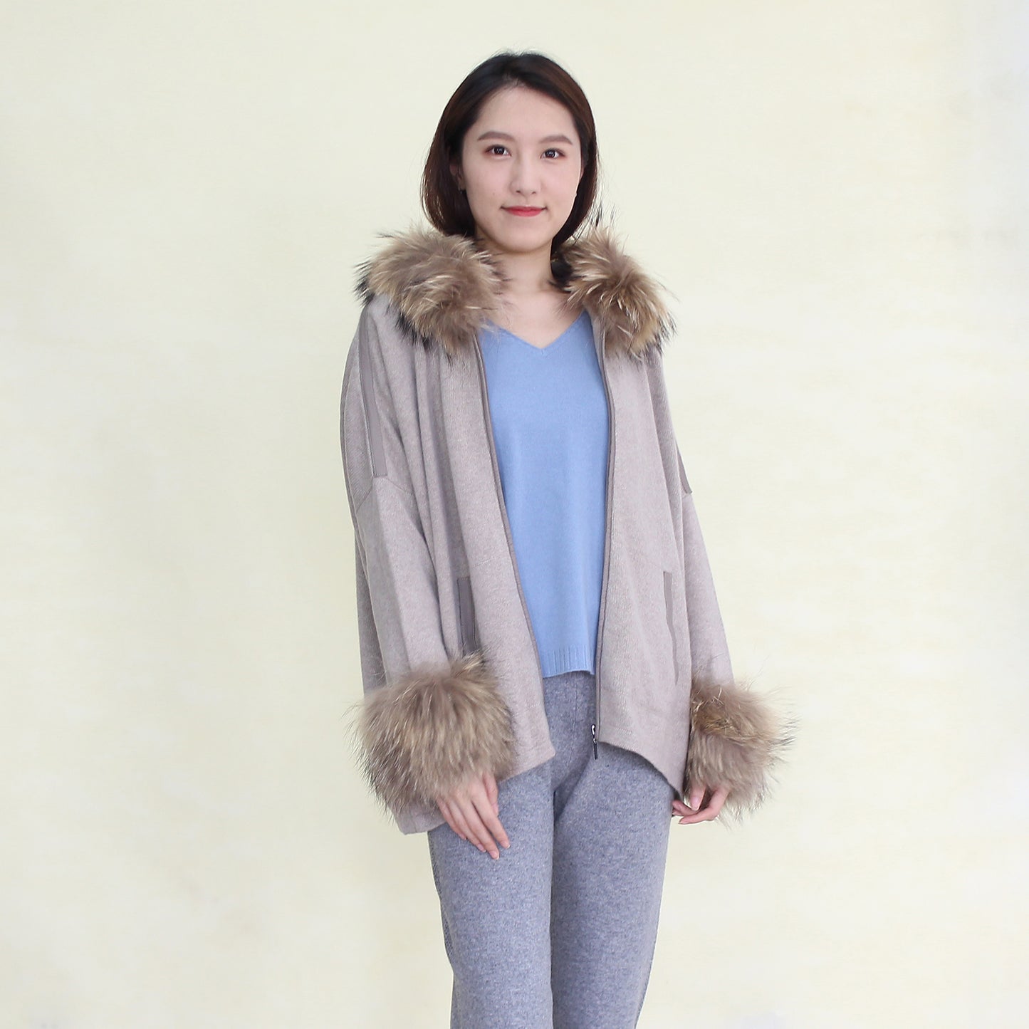 Women's cashmere coat with fox collar