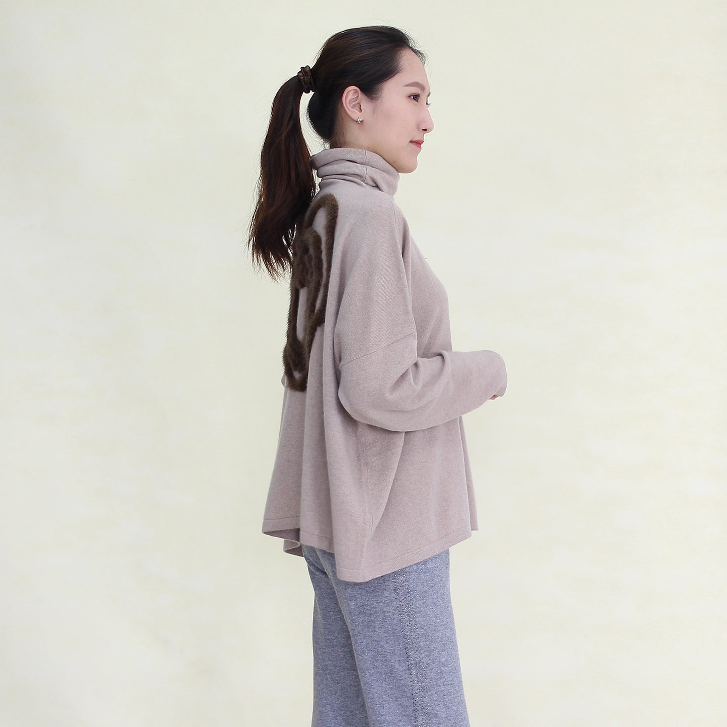 Women's cashmere pullover with mink