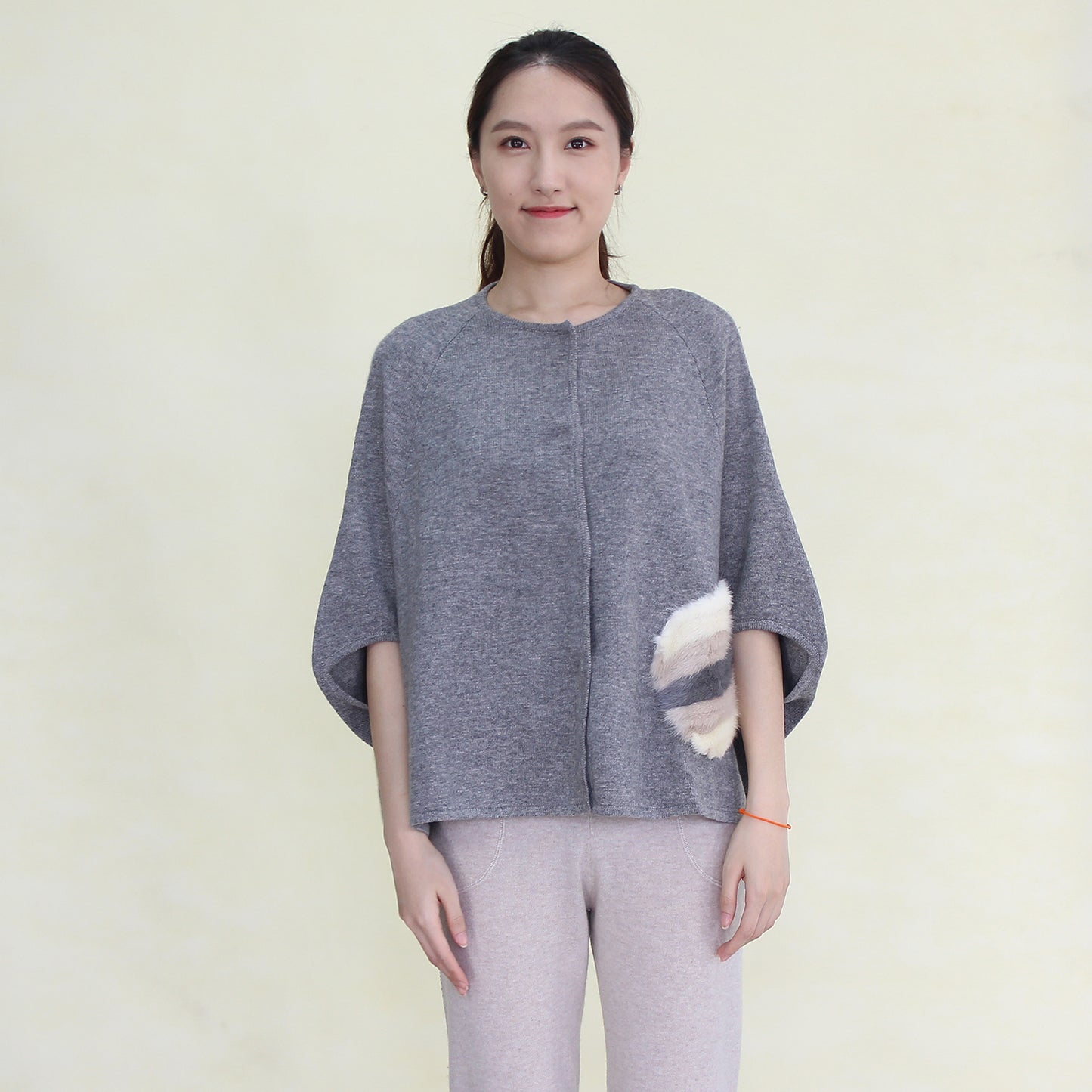 Women's  cashmere shawl with mink