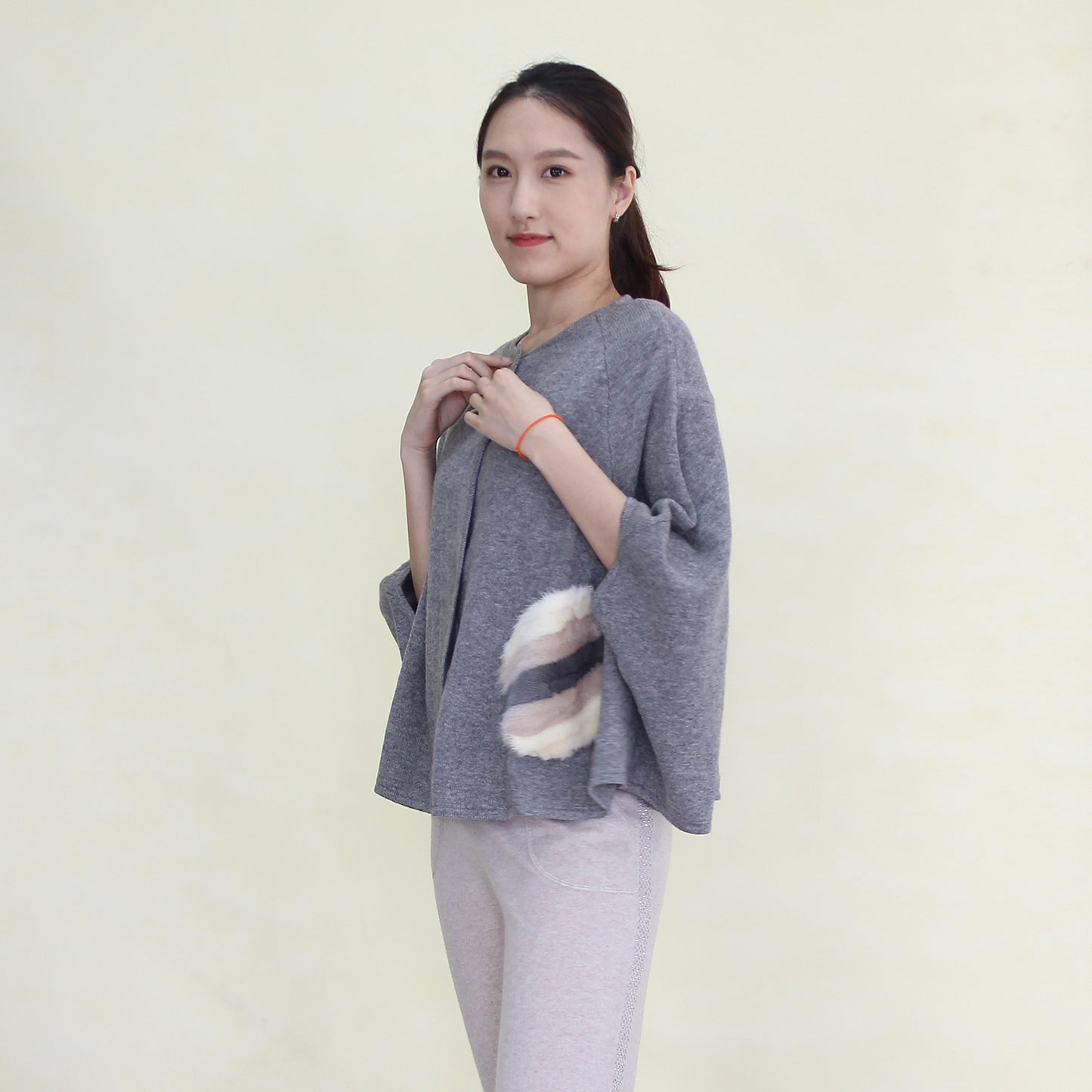 Women's  cashmere shawl with mink