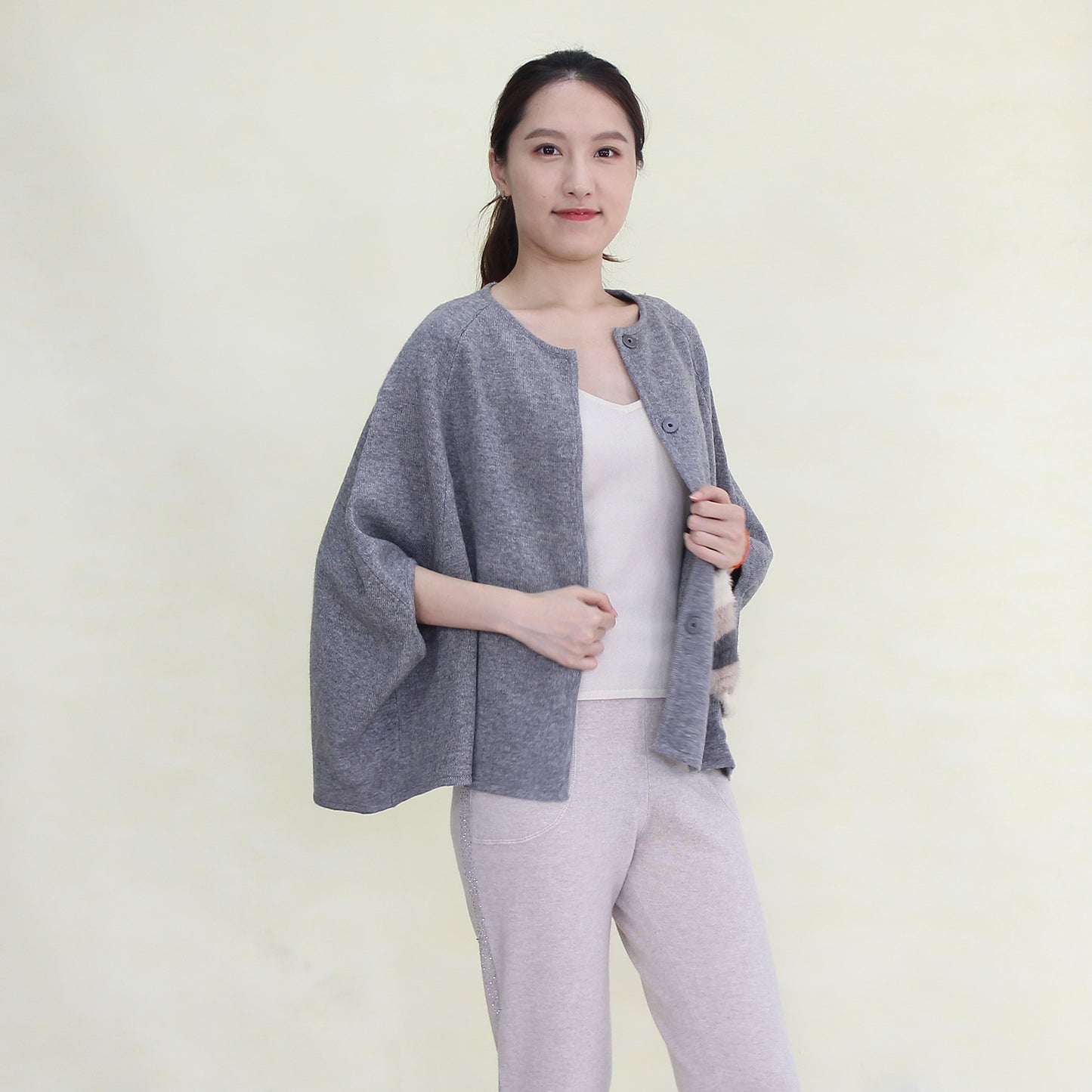 Women's  cashmere shawl with mink