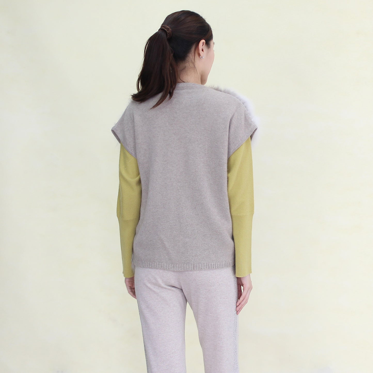 Women's cashmere vest with fox fur
