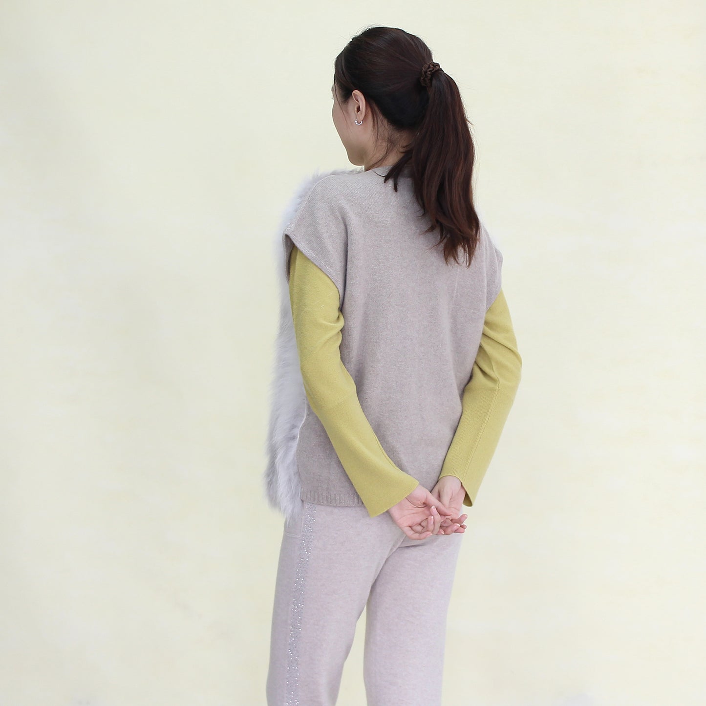 Women's cashmere vest with fox fur
