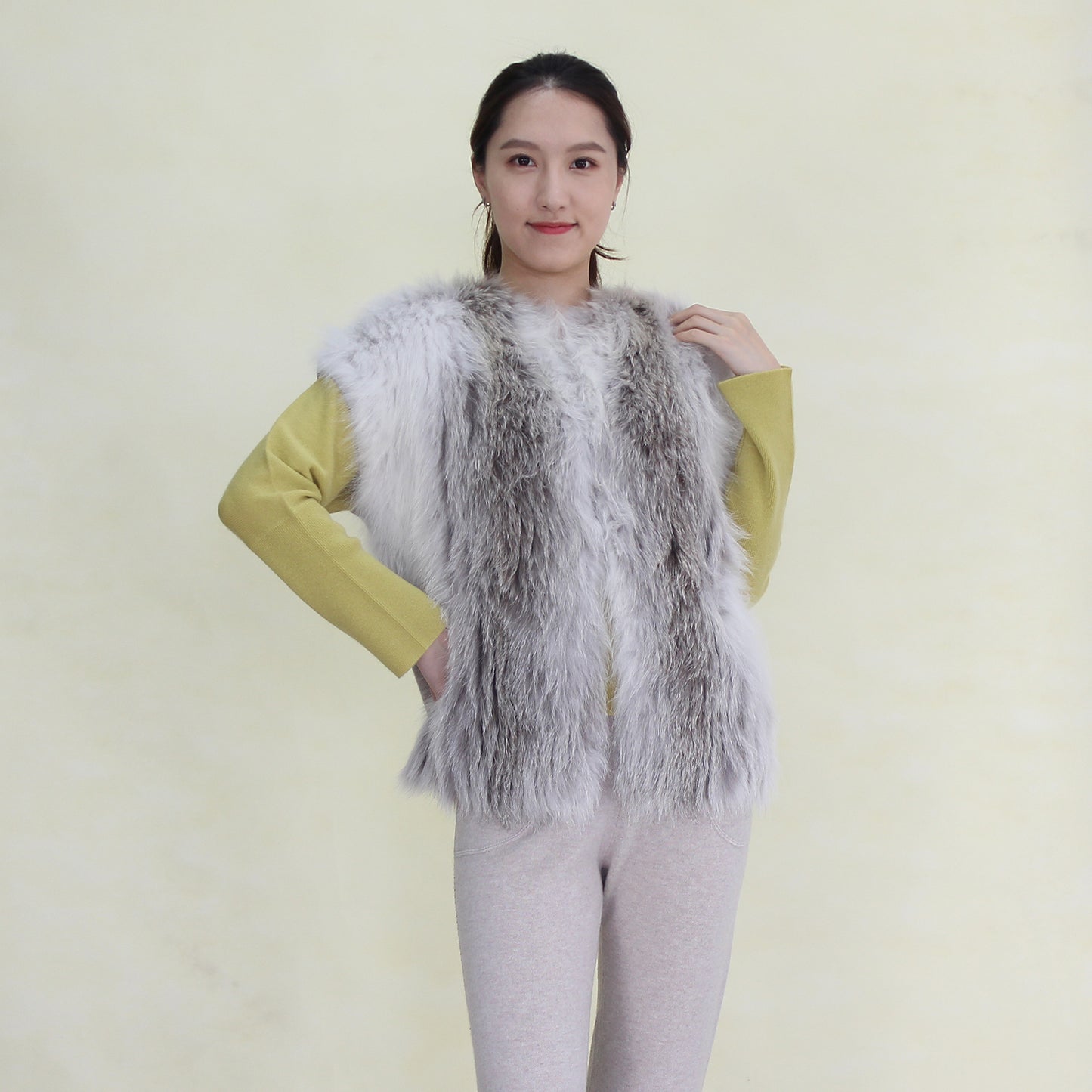 Women's cashmere vest with fox fur