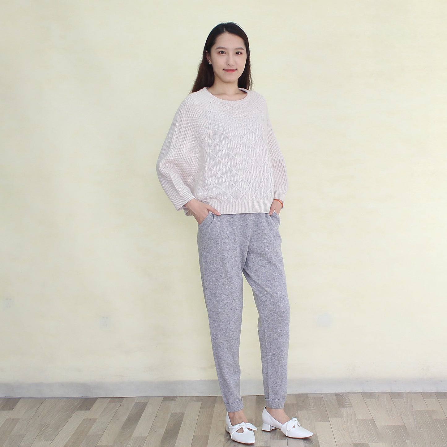 Women's Cashmere pullover with mink collar