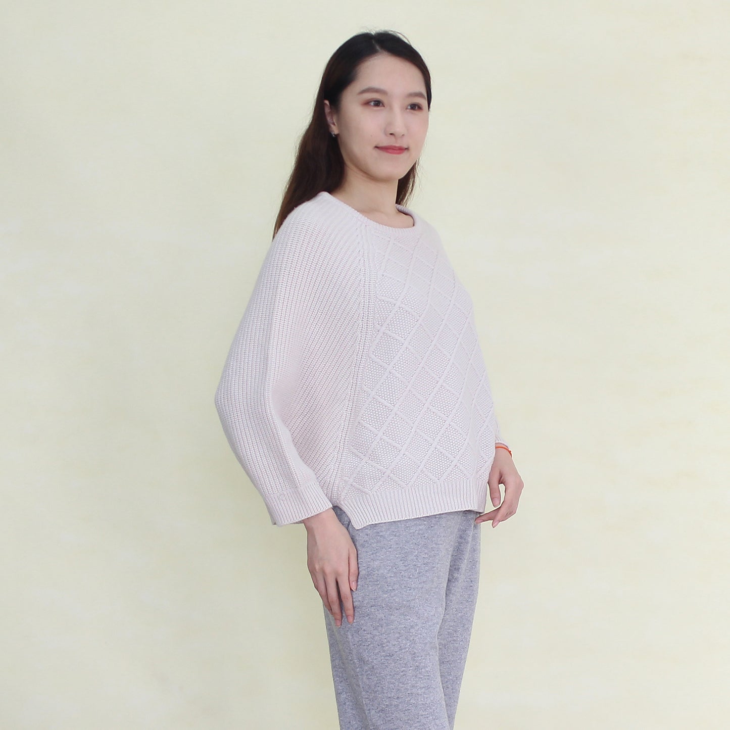 Women's Cashmere pullover with mink collar