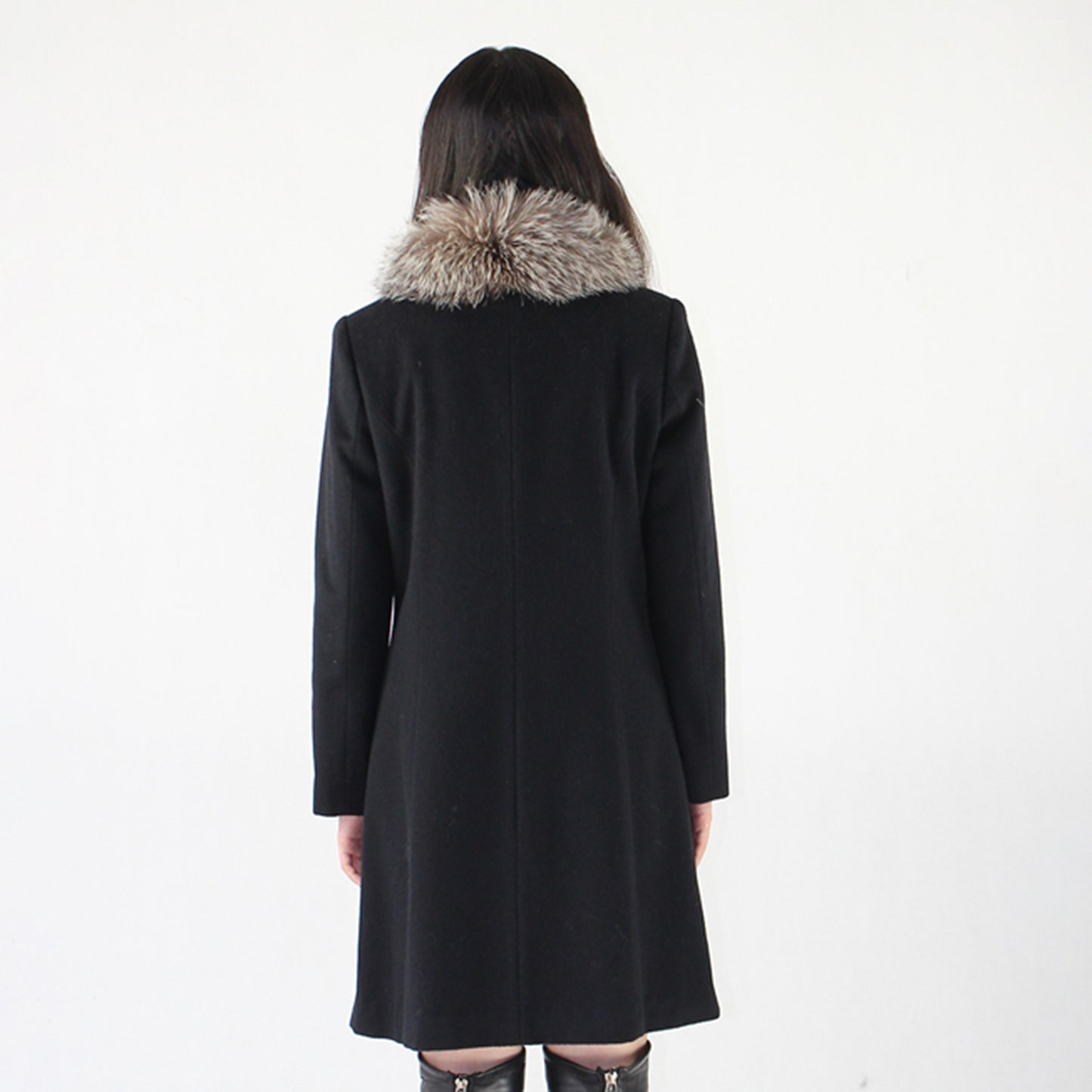 A Detachable silver fox fur collar