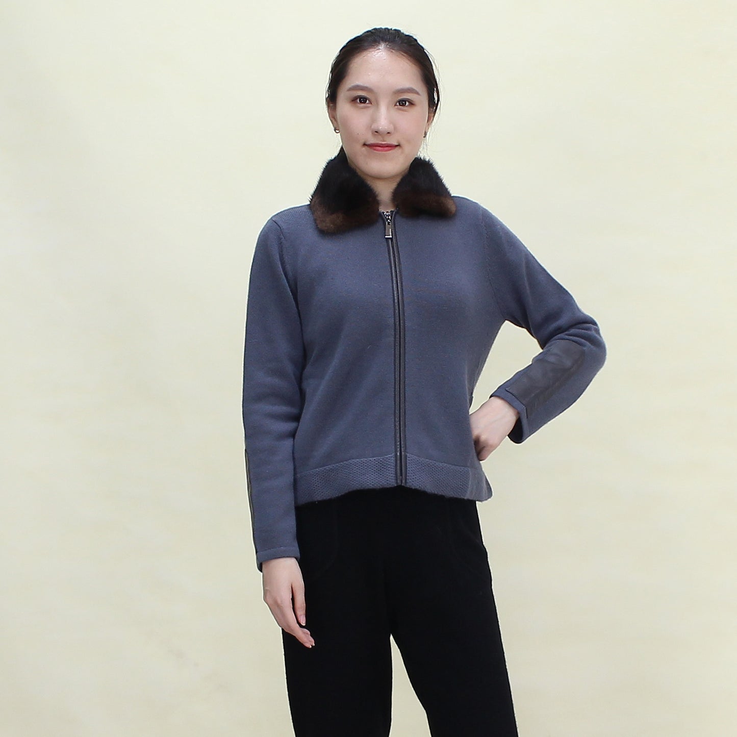 Women's cashmere cardigan with mink collar