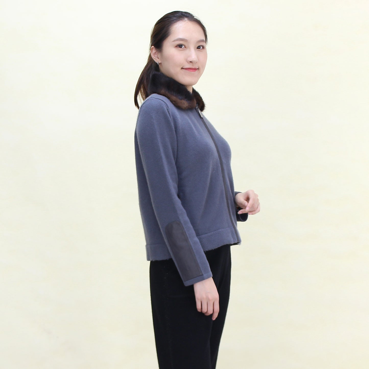 Women's cashmere cardigan with mink collar