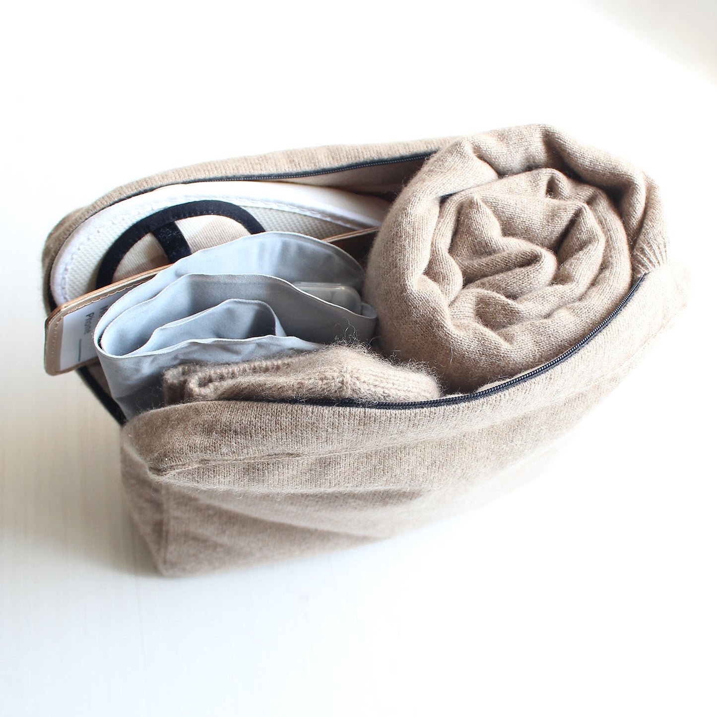 Your travel sets made of cashmere