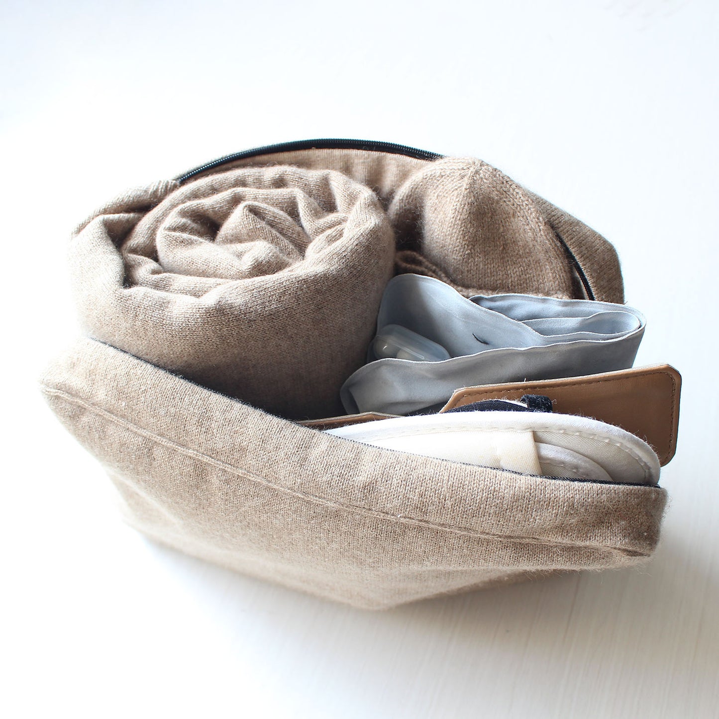 Your travel sets made of cashmere