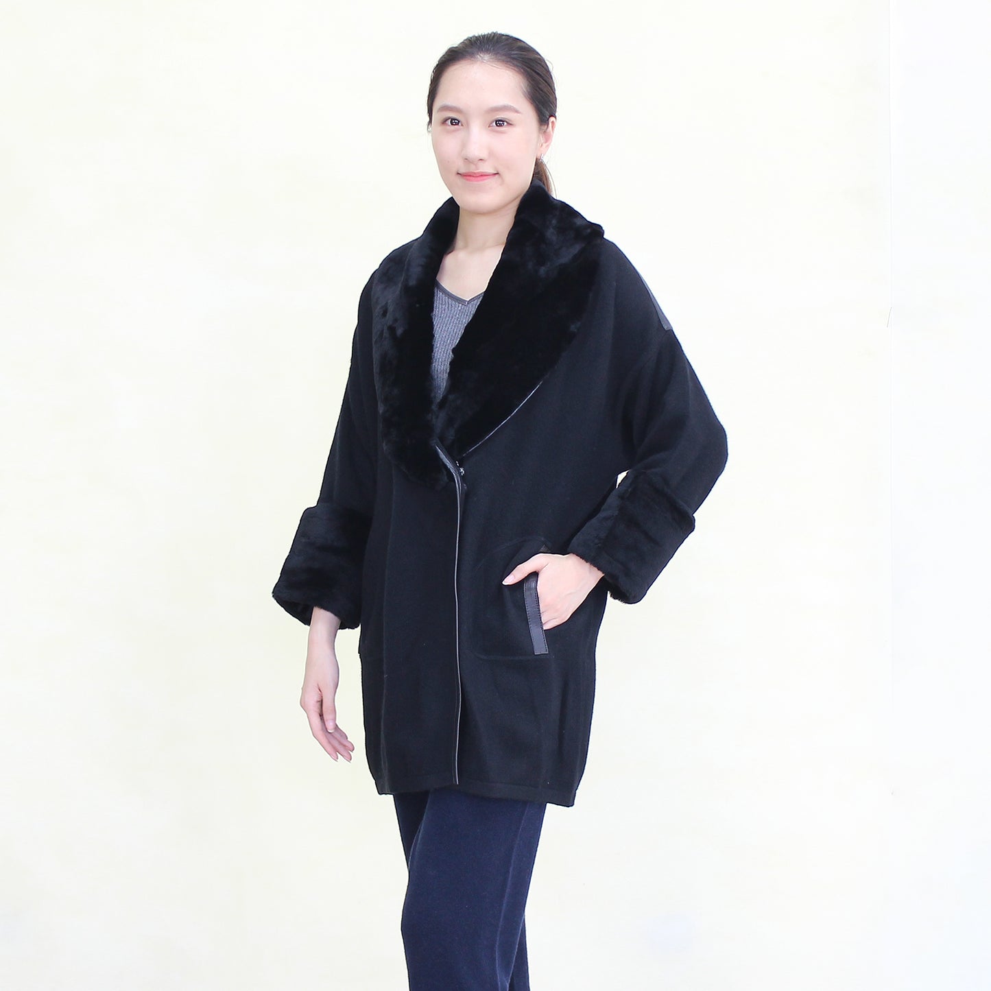 Women's cashmere cardigan with fur