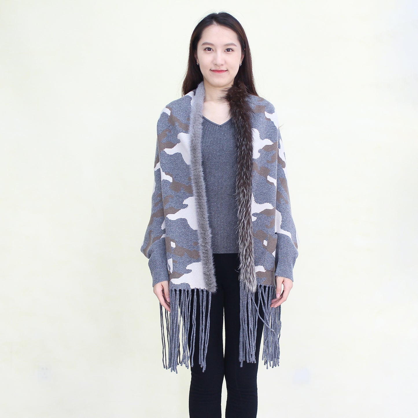 Women's cashmere shawl with mink skin and fox skin