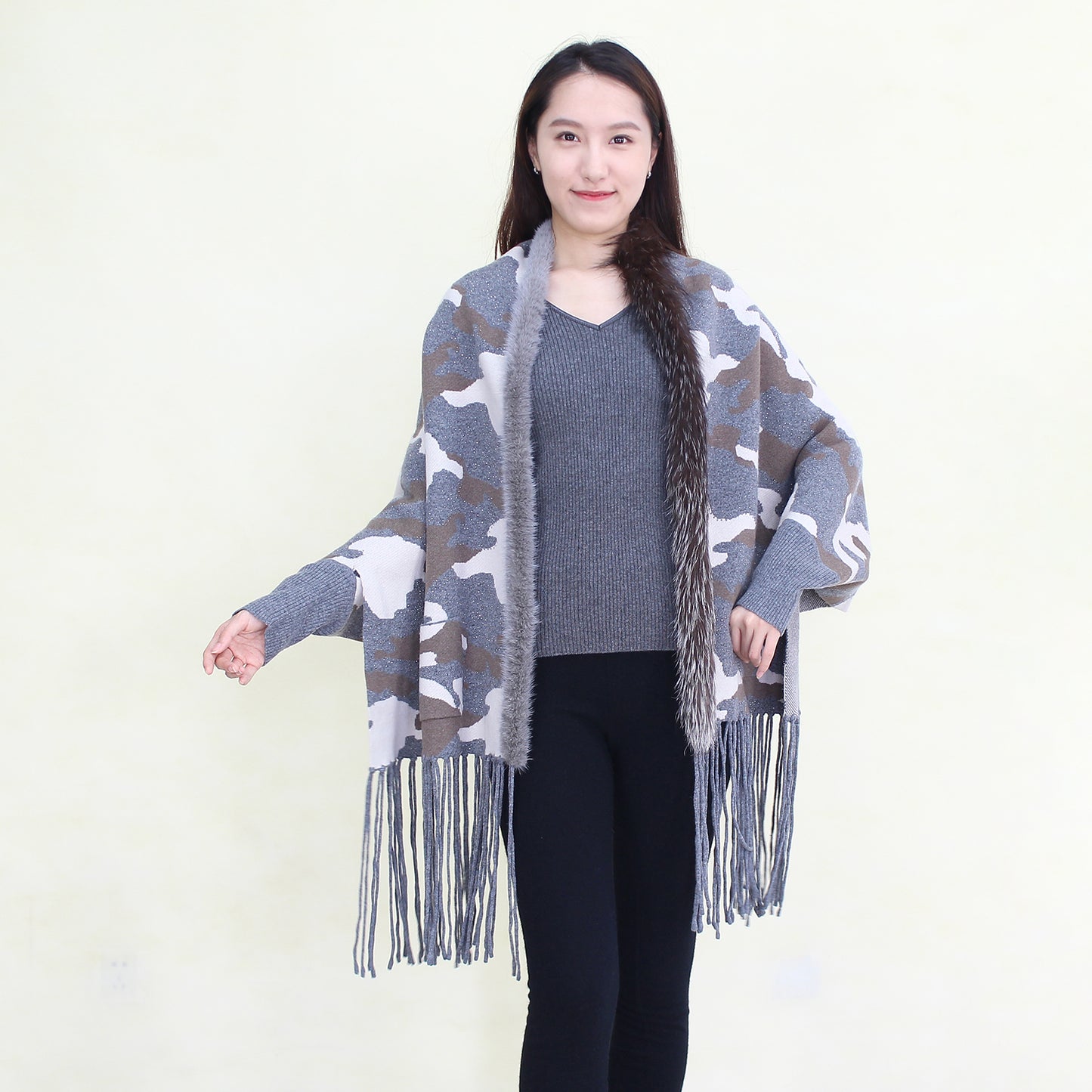 Women's cashmere shawl with mink skin and fox skin