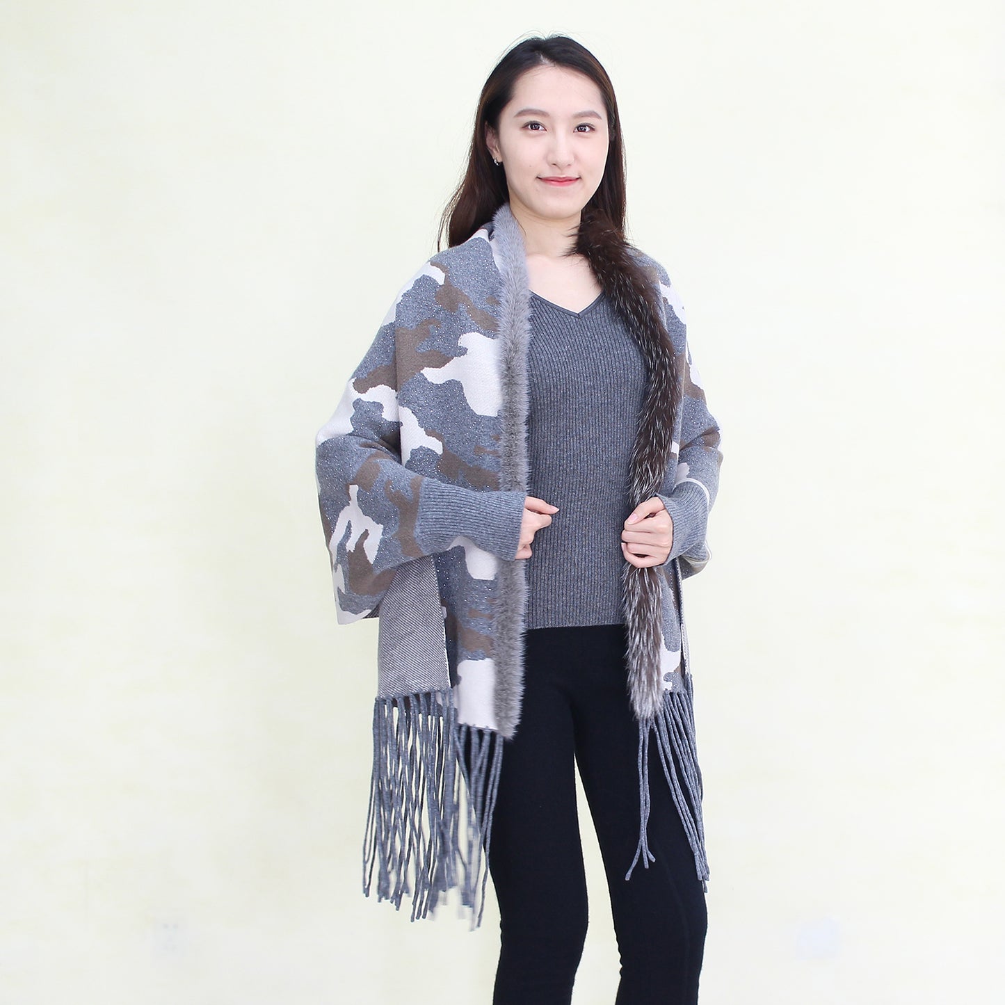 Women's cashmere shawl with mink skin and fox skin