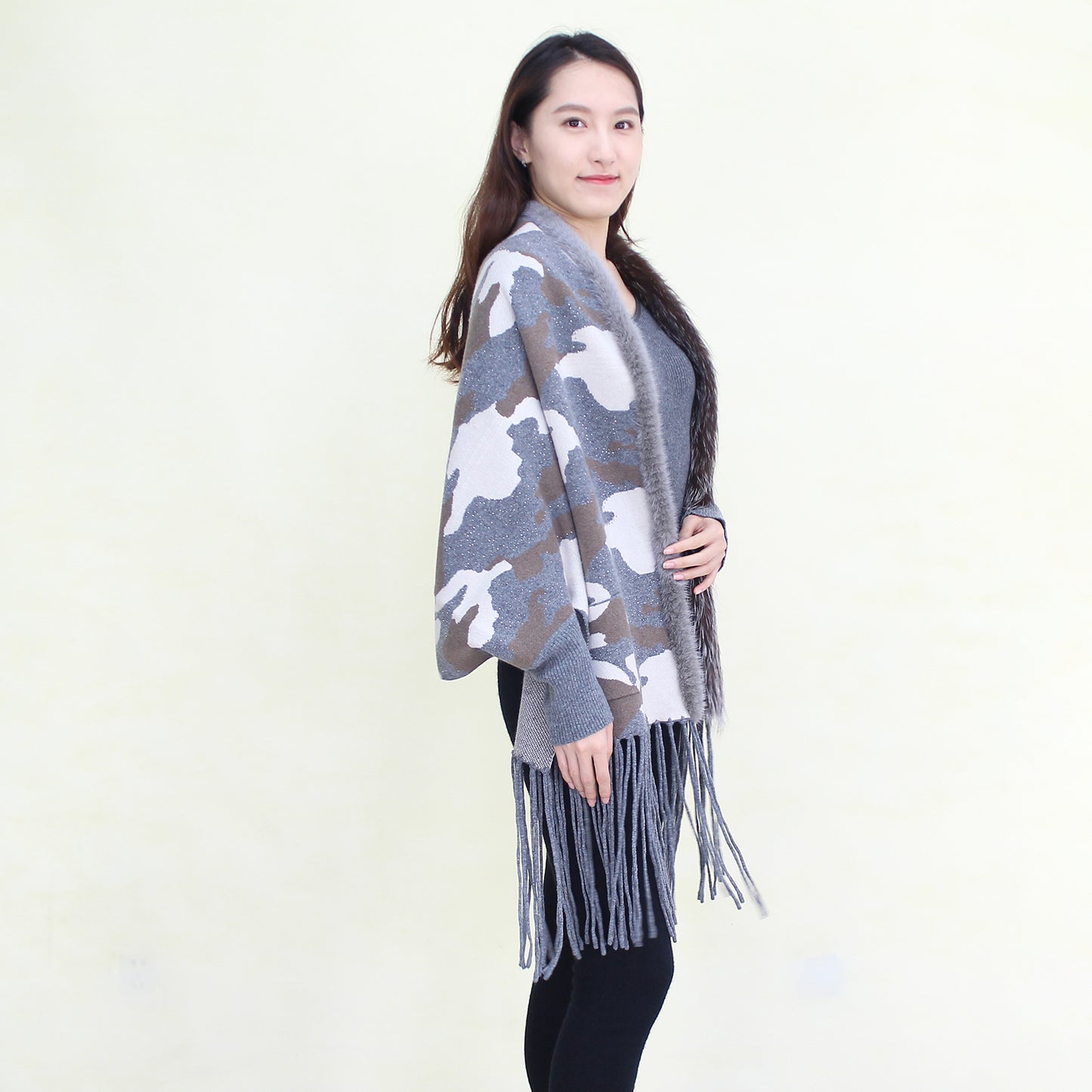 Women's cashmere shawl with mink skin and fox skin