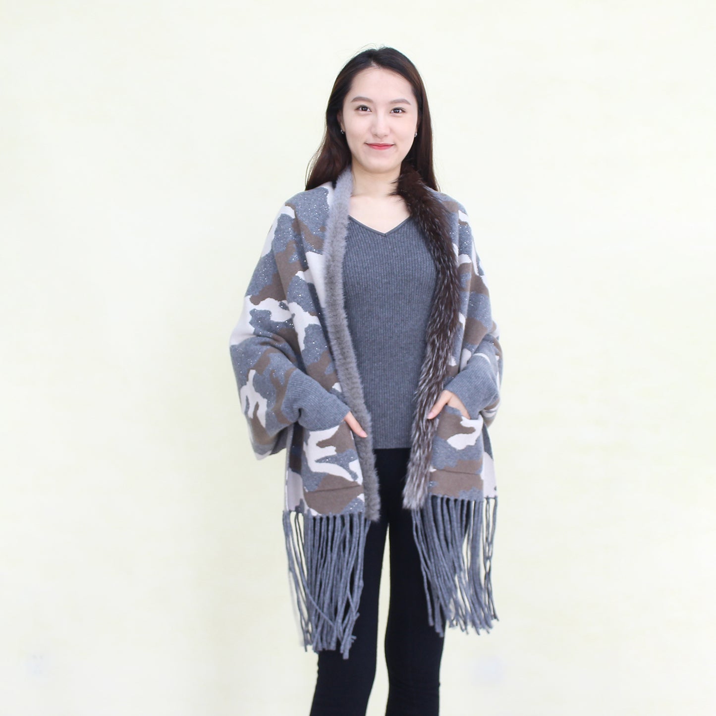 Women's cashmere shawl with mink skin and fox skin