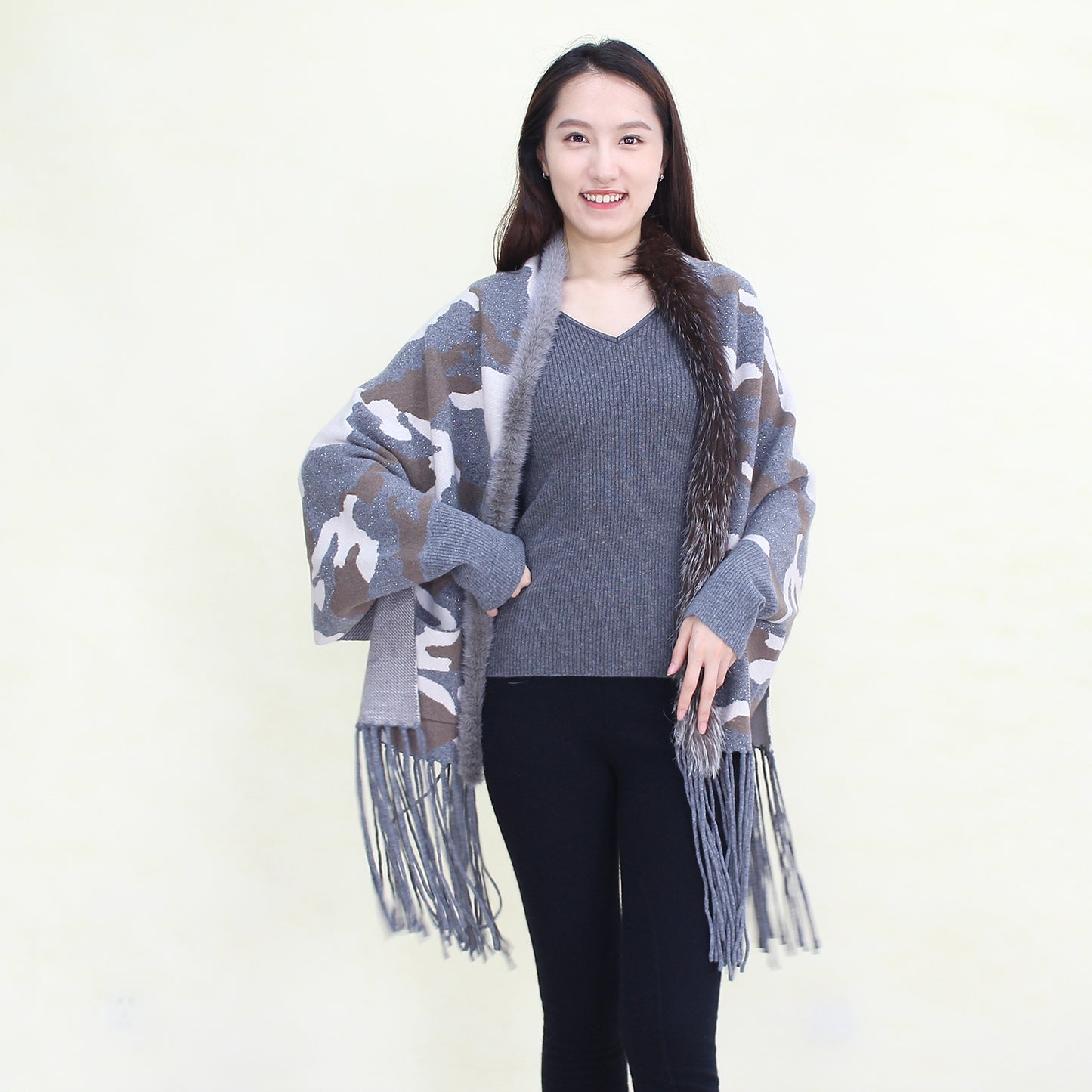 Women's cashmere shawl with mink skin and fox skin